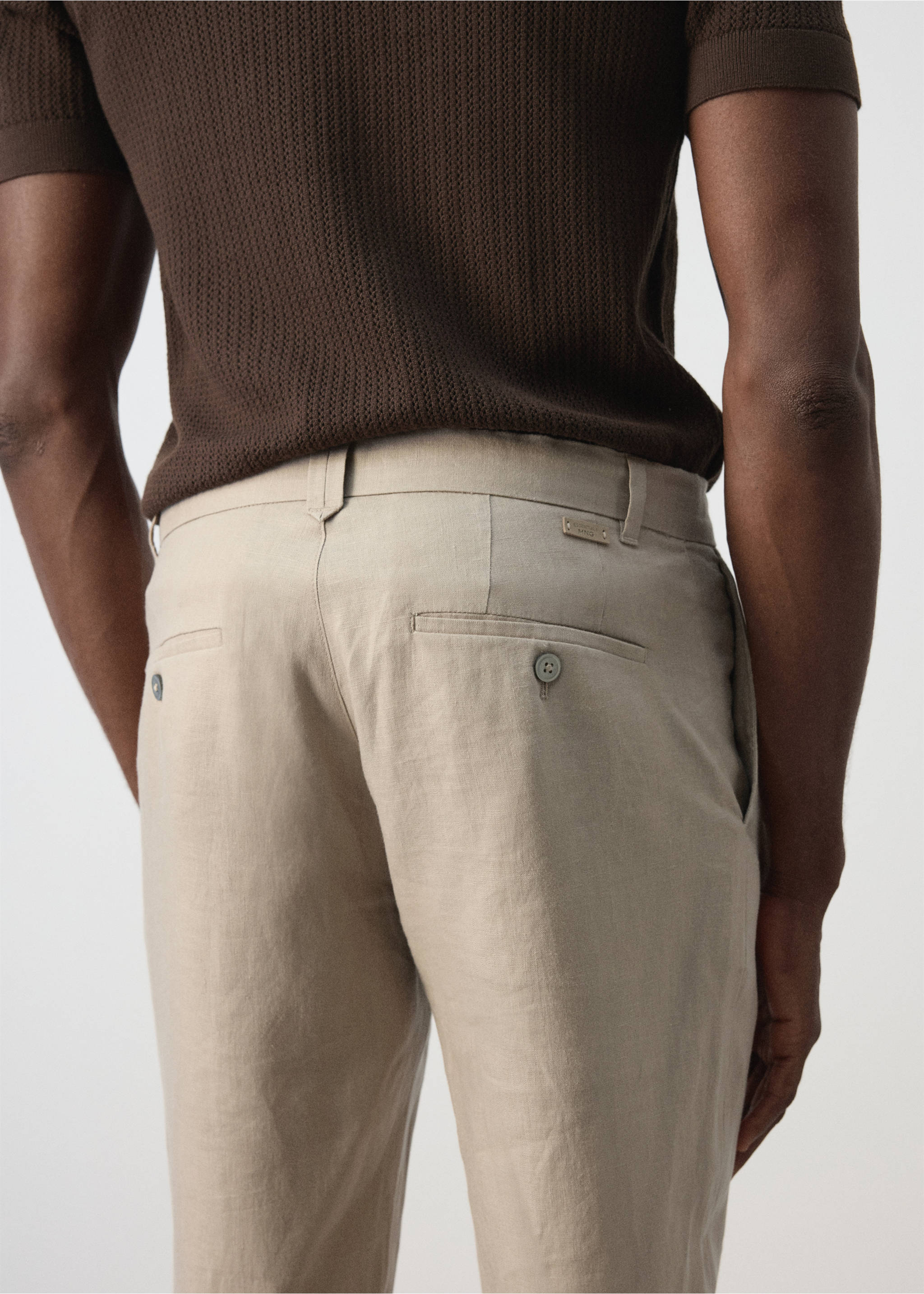 Slim-fit 100% linen trousers - Details of the article 4, Sand. Ref: 37097771-00.