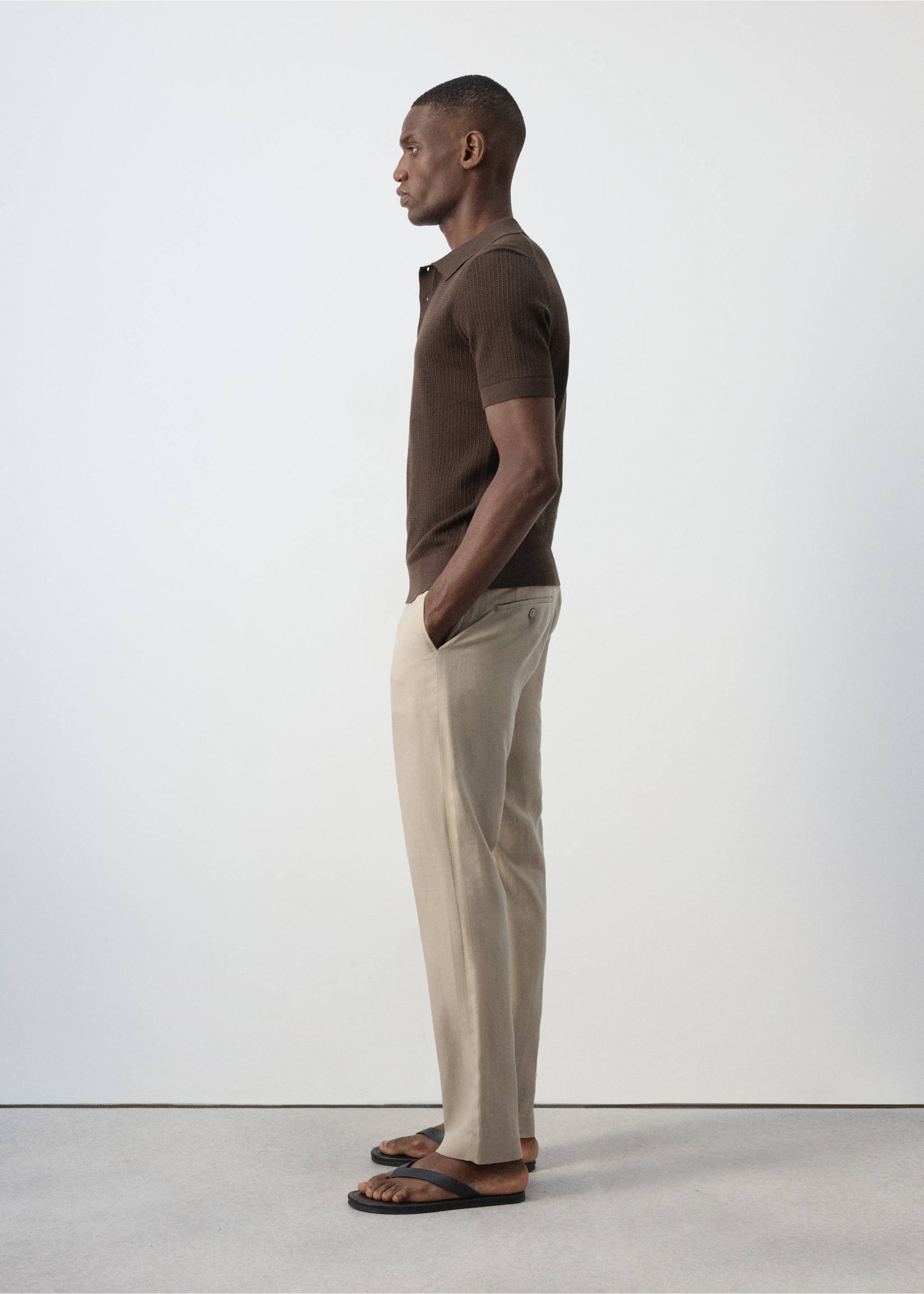 Slim-fit 100% linen trousers - Details of the article 2, Sand. Ref: 37097771-00.