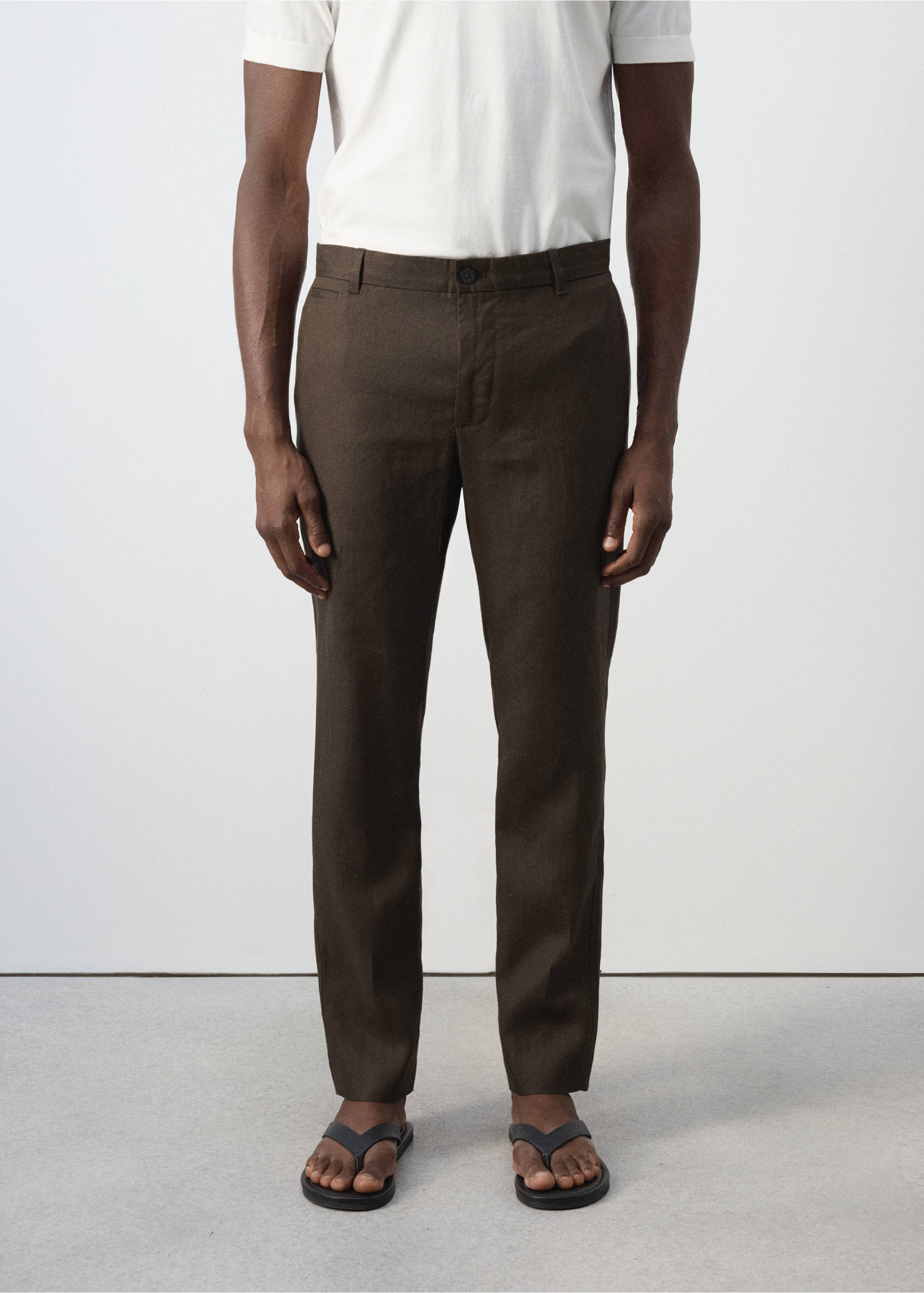 Slim-fit 100% linen trousers - Medium plane, Chocolate. Ref: 37097771-00.