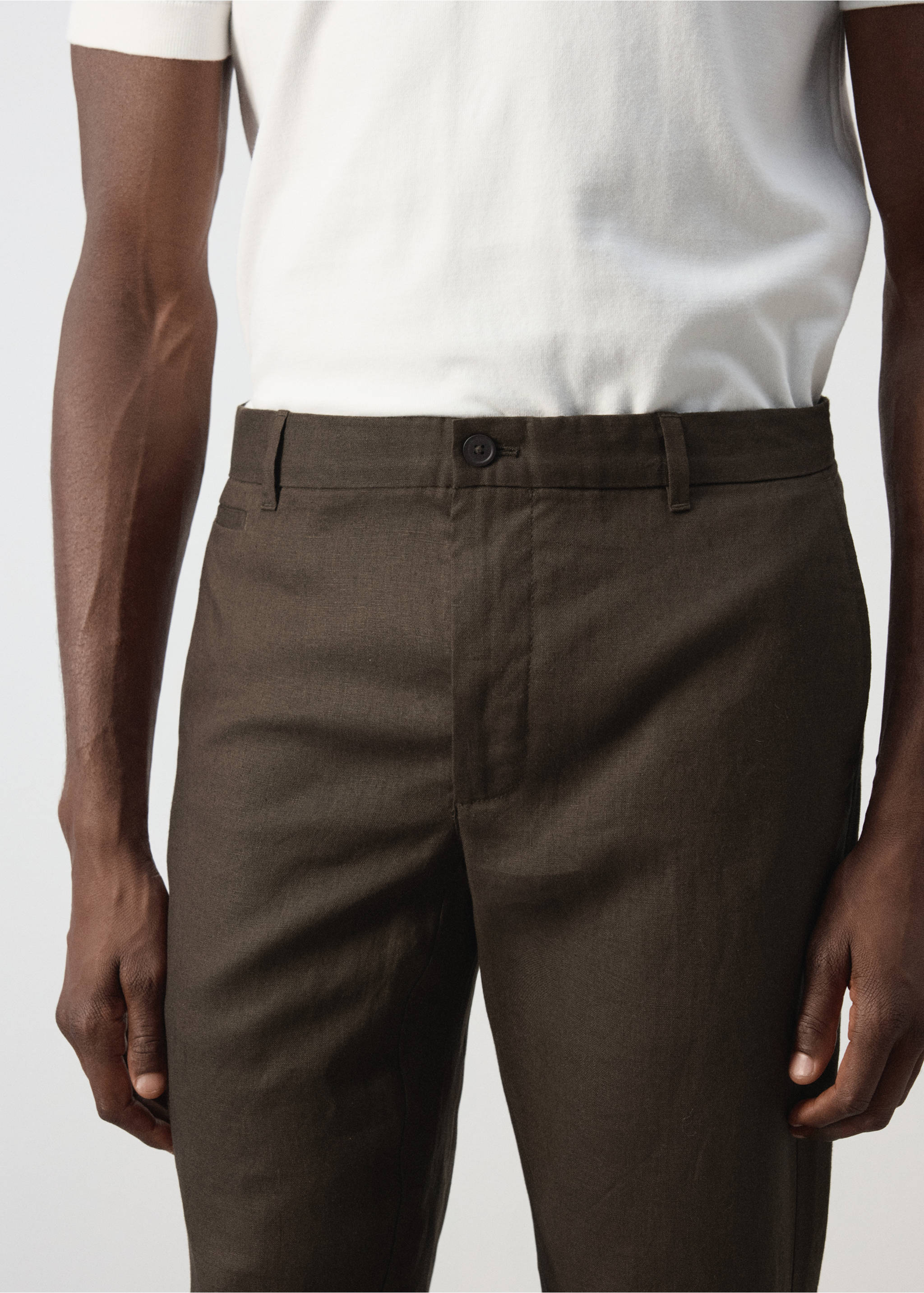 Slim-fit 100% linen trousers - Details of the article 1, Chocolate. Ref: 37097771-00.