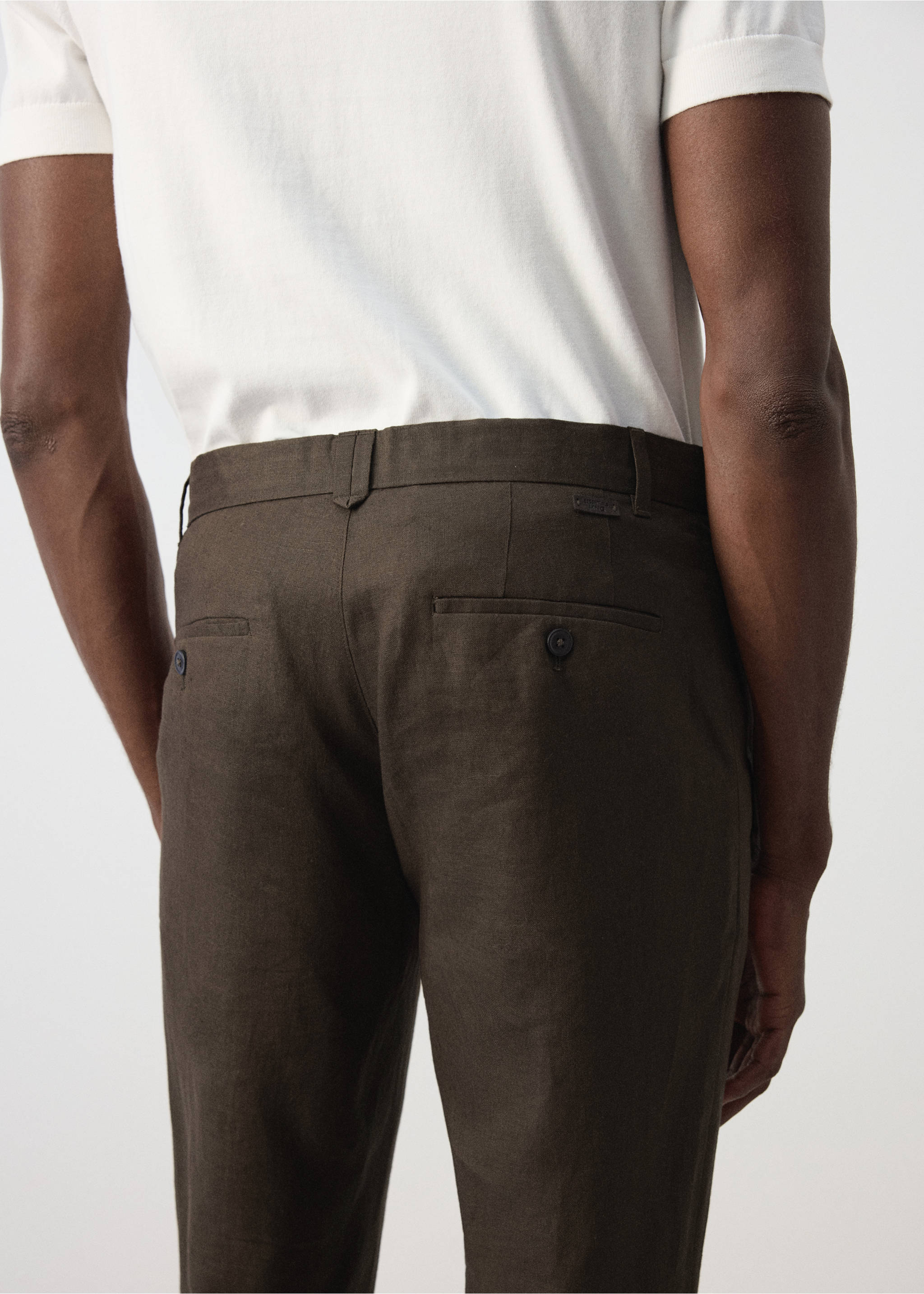 Slim-fit 100% linen trousers - Details of the article 4, Chocolate. Ref: 37097771-00.