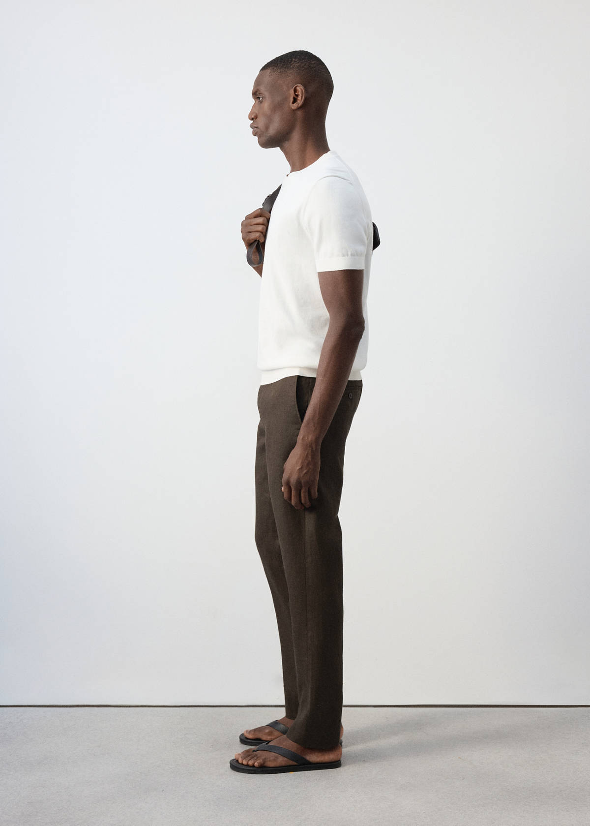 Slim-fit 100% linen trousers — Chocolate