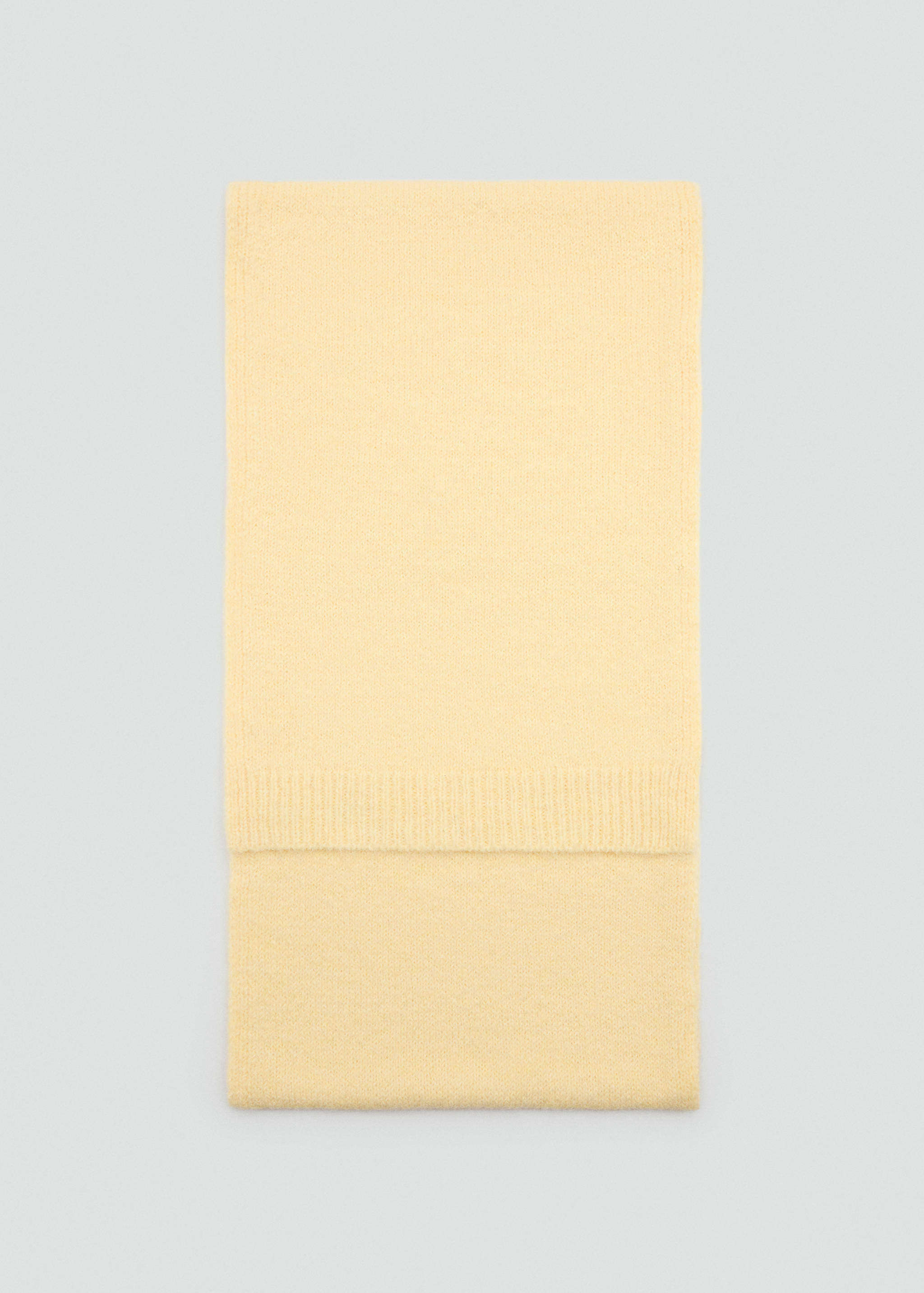 Plain knitted scarf - Article without model