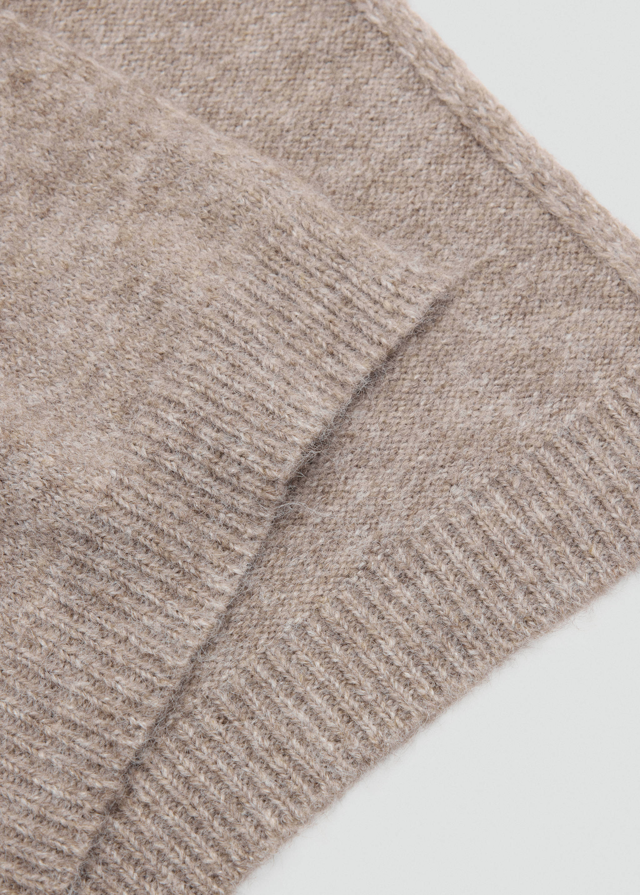 Plain knitted scarf - Details of the article 1