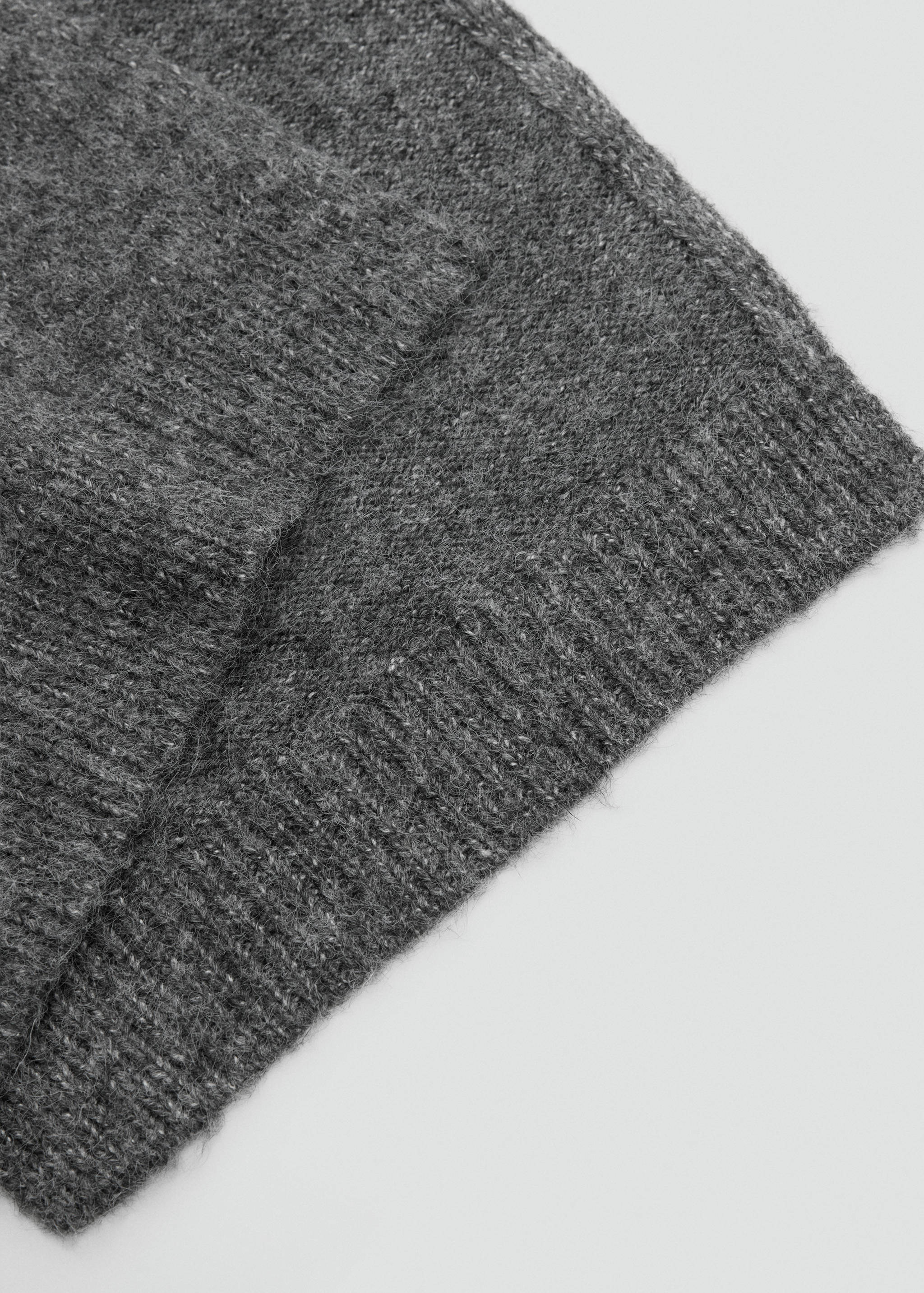 Plain knitted scarf - Details of the article 1