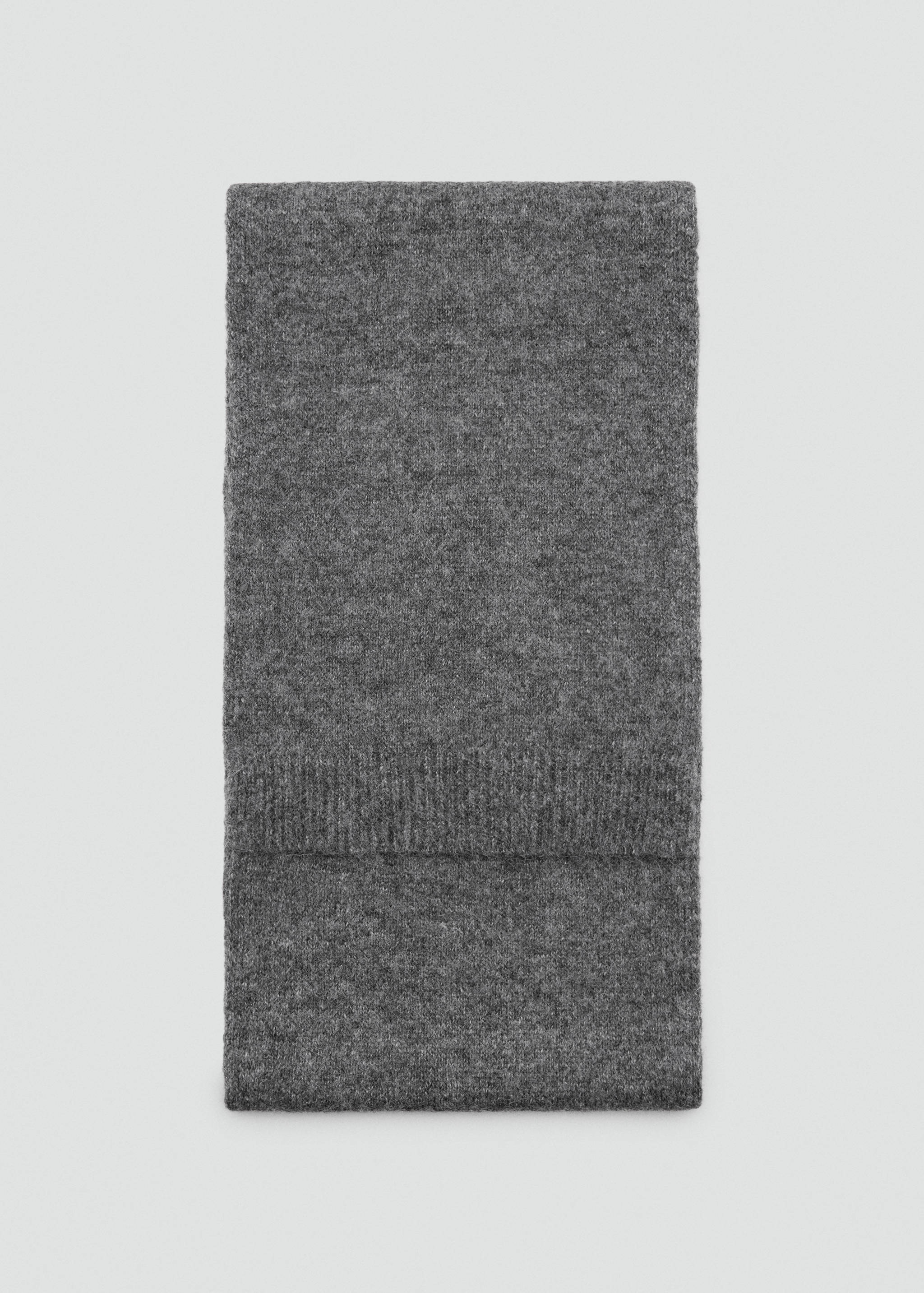 Plain knitted scarf - Article without model
