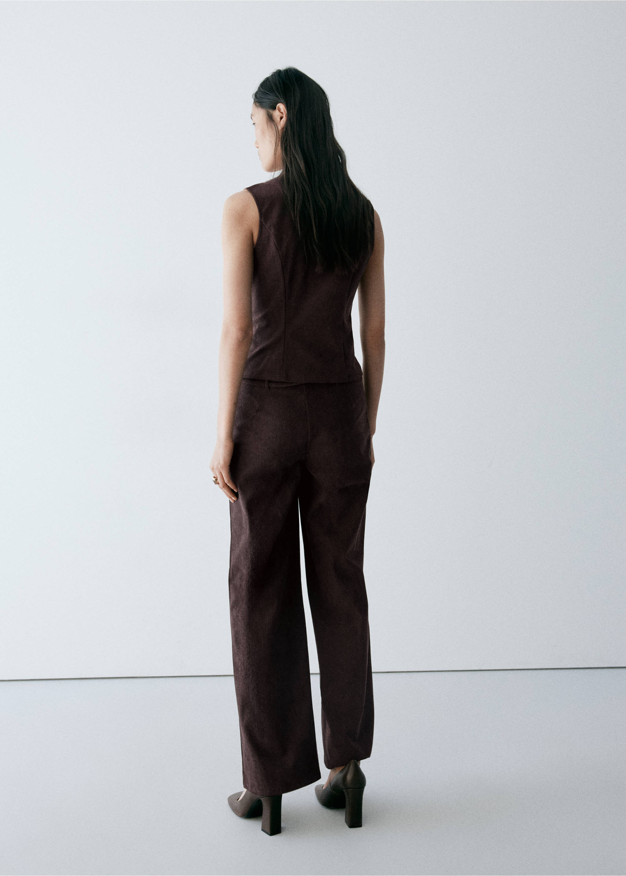 Tailored waistcoat with hook-and-eye fastening - Reverse of the article, Chocolate. Ref: 37097777-00.