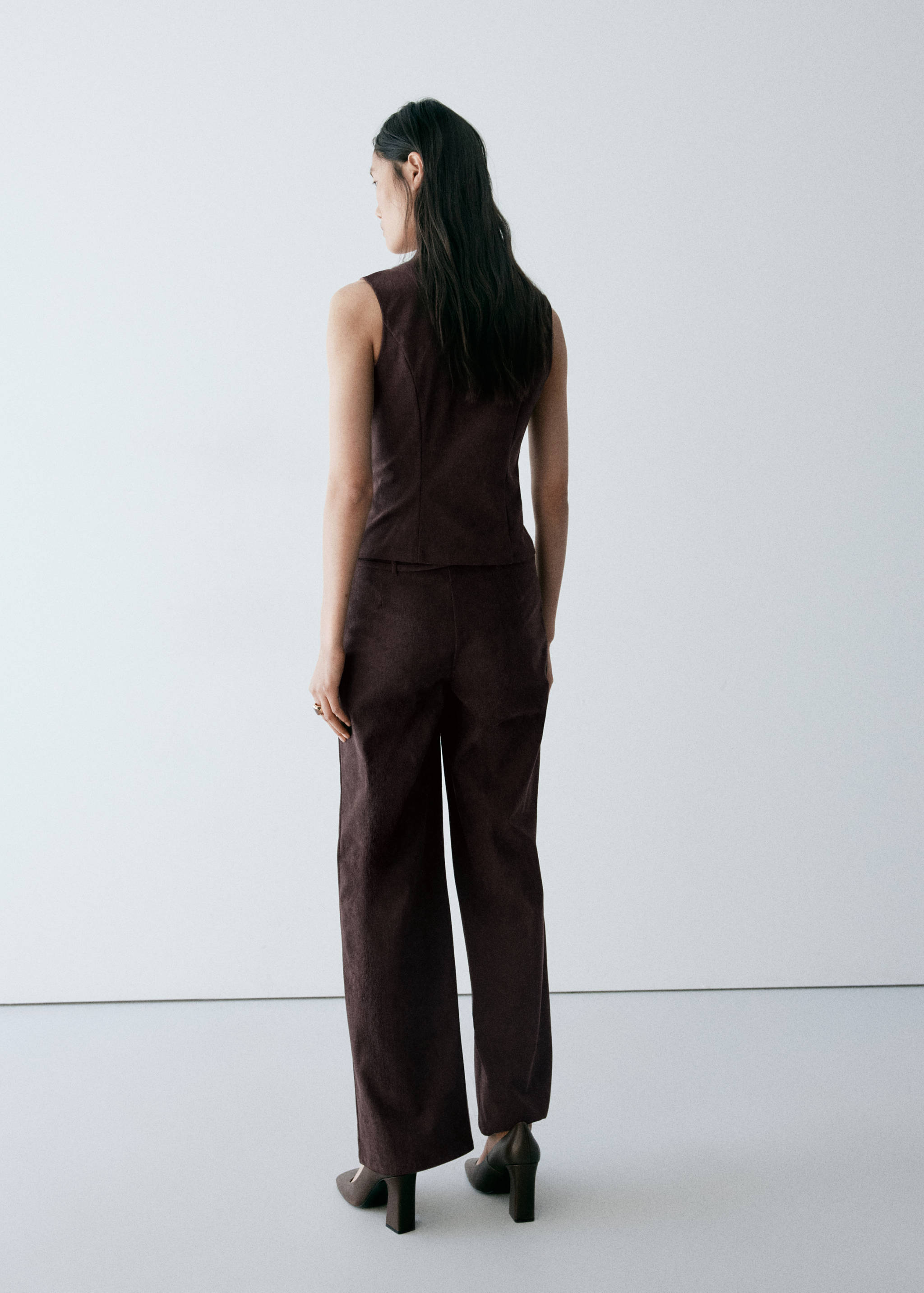 Tailored waistcoat with hook-and-eye fastening - Reverse of the article