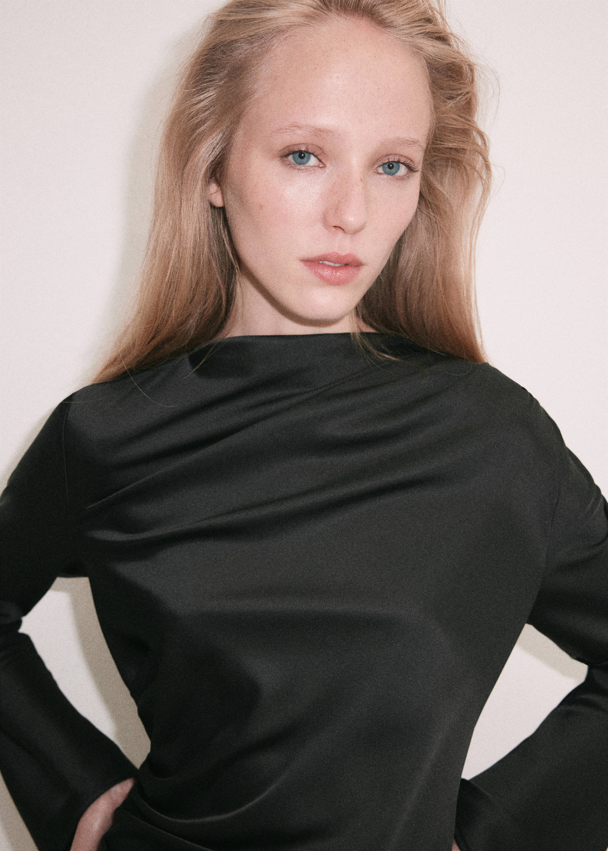 Satin draped dress - Details of the article 1