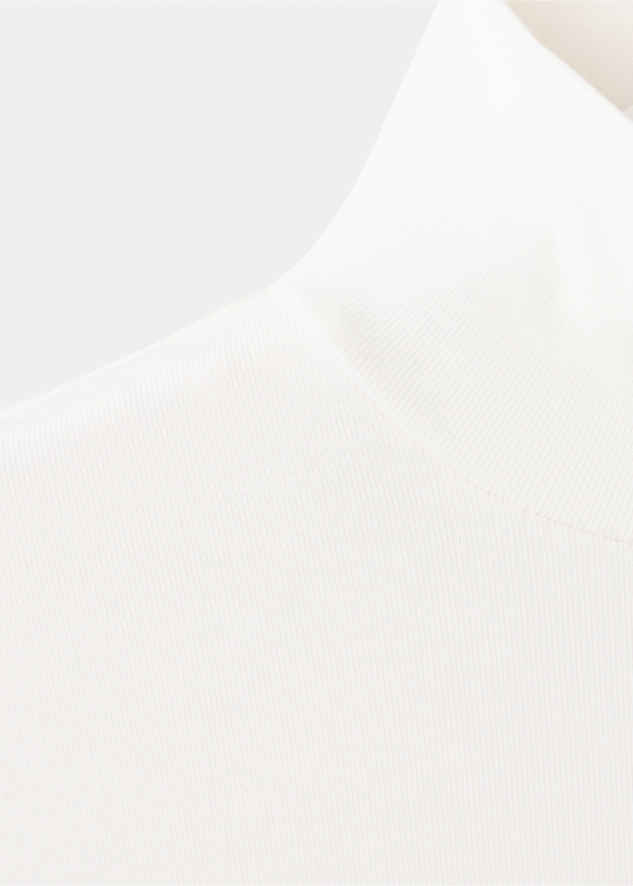 Close-up of a white ribbed T-shirt with a high neck., Off White. Ref: 37097782-00.