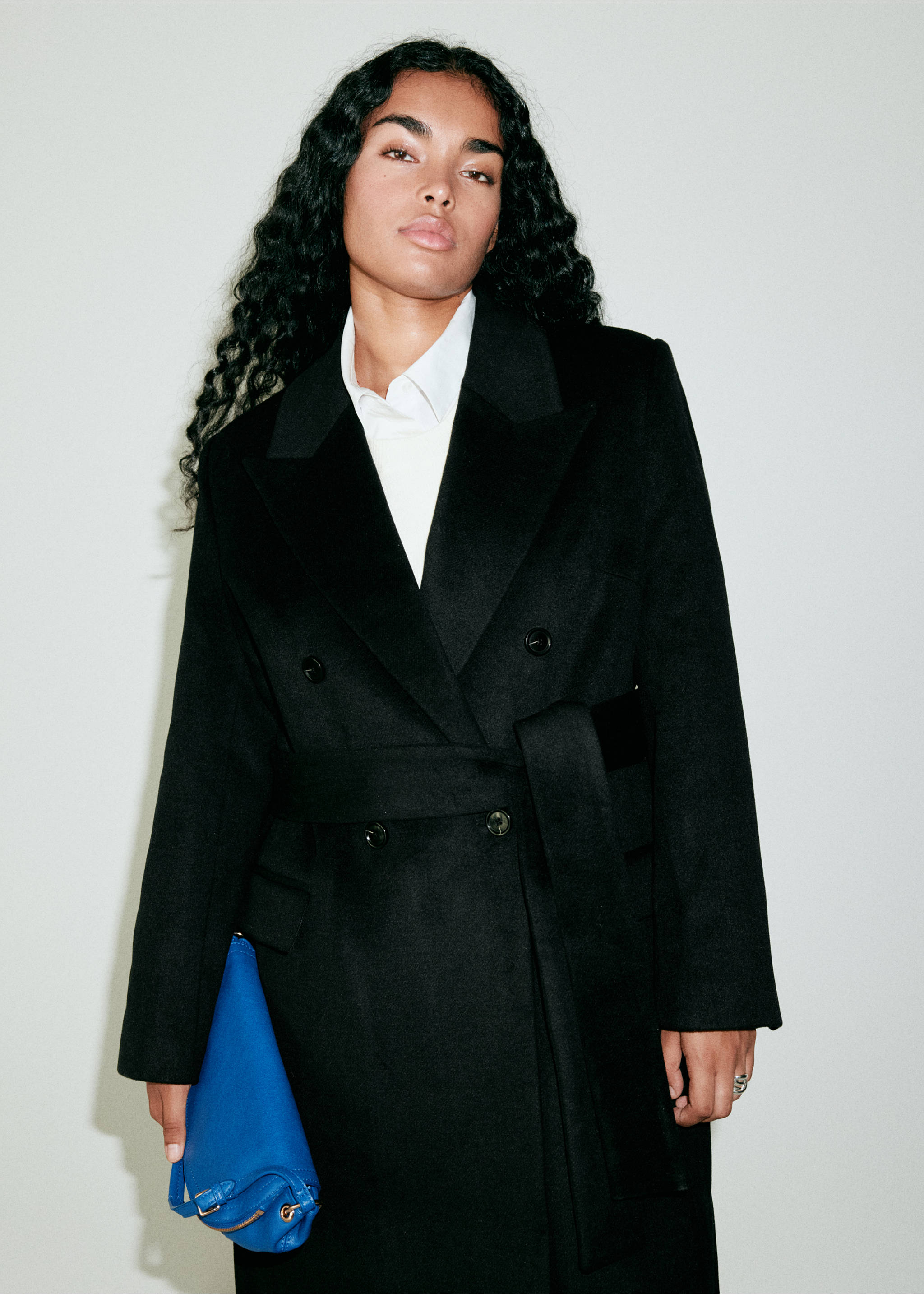 COAT EYE - Details of the article 6, Black. Ref: 37097786-00.