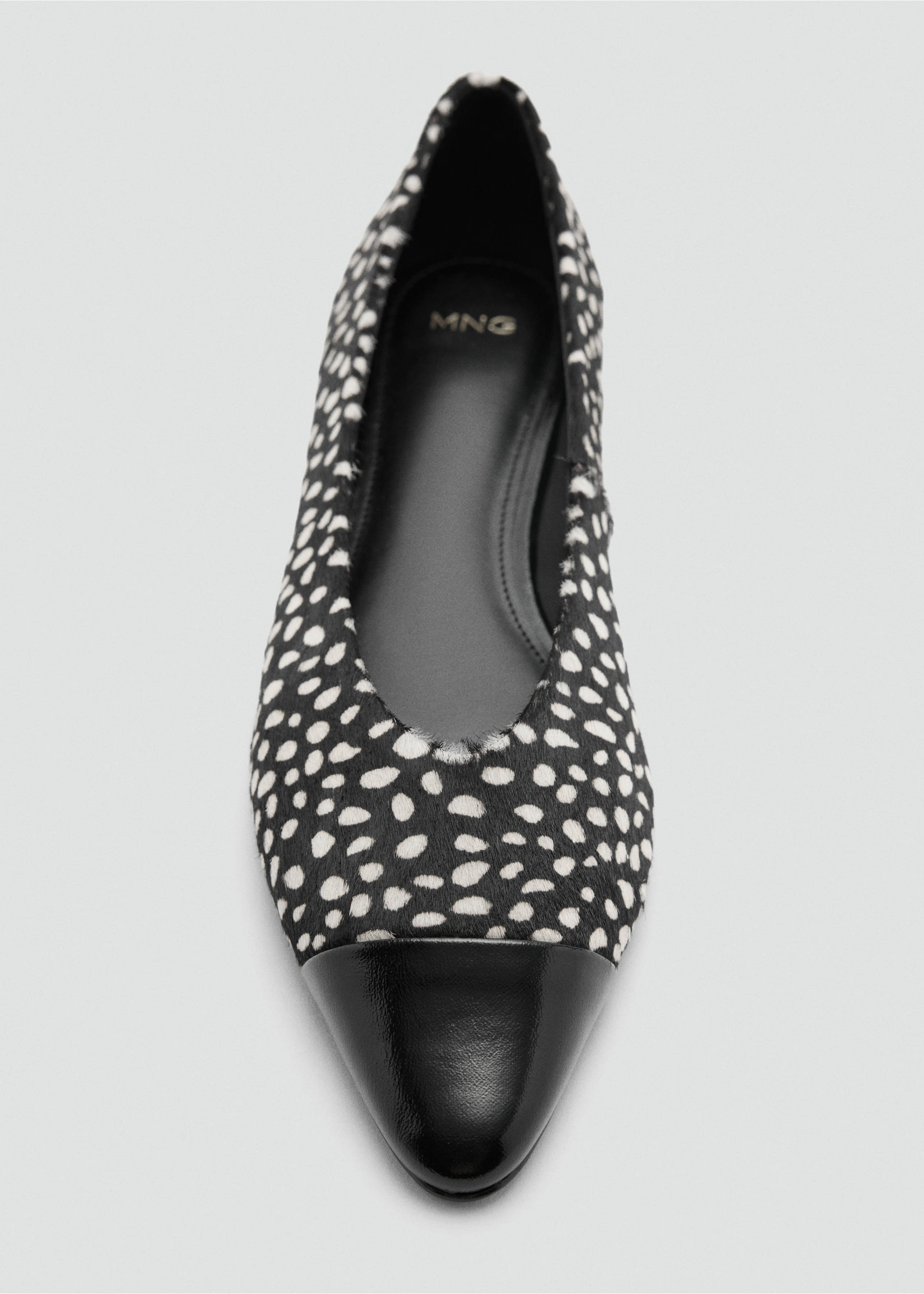 Black and white printed flat shoes with a black toe cap., Black. Ref: 37097792-00.