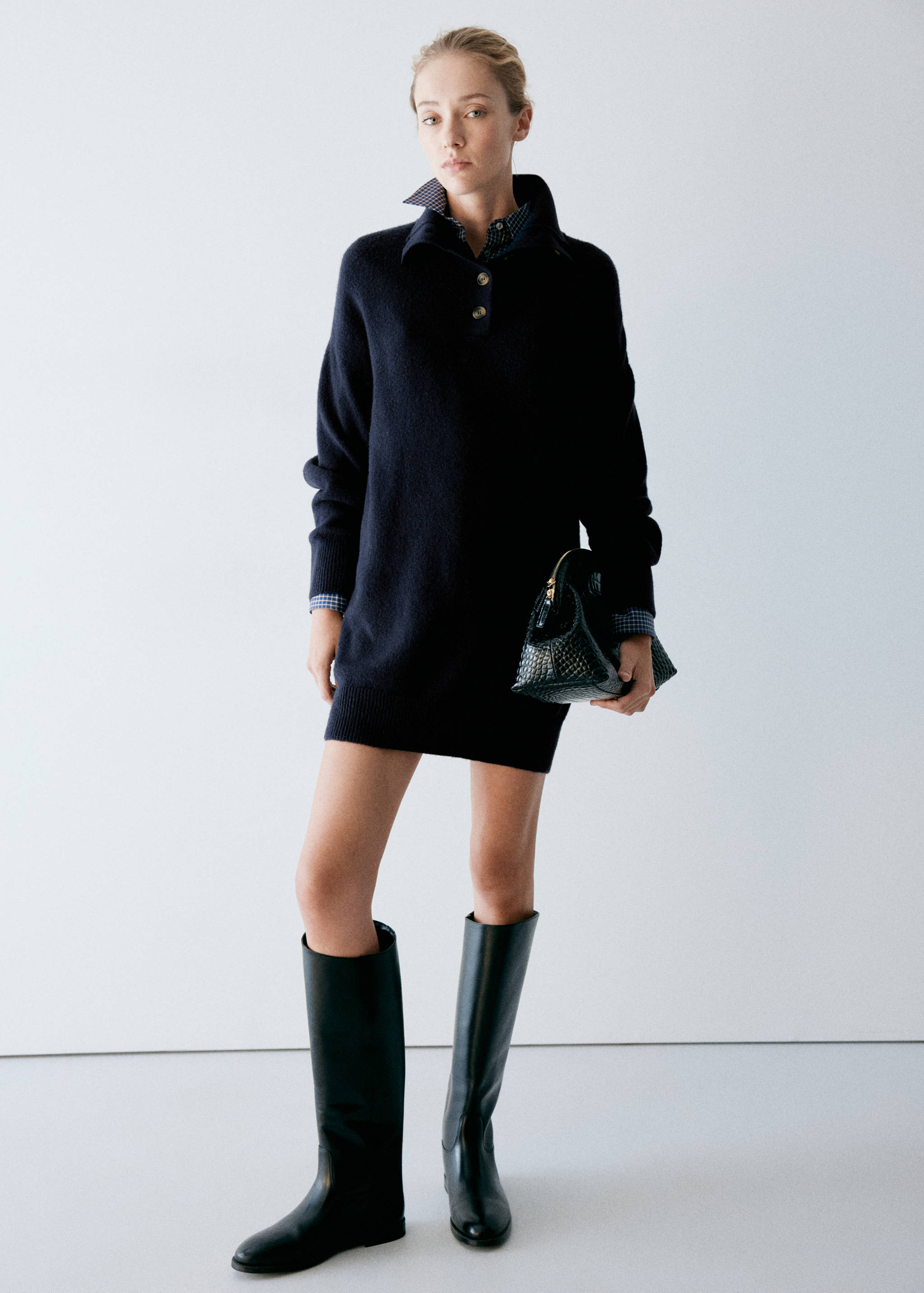 Short knitted dress - General plane