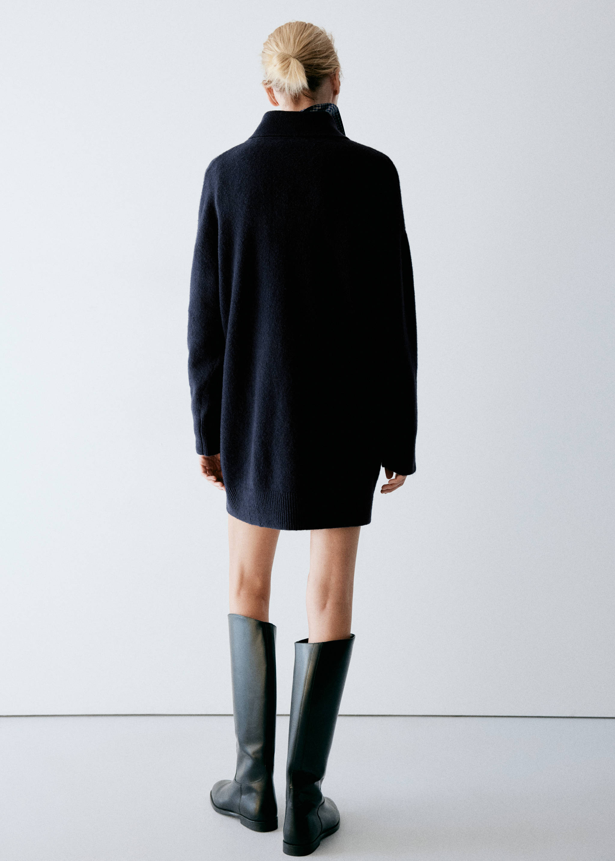 Short knitted dress - Reverse of the article