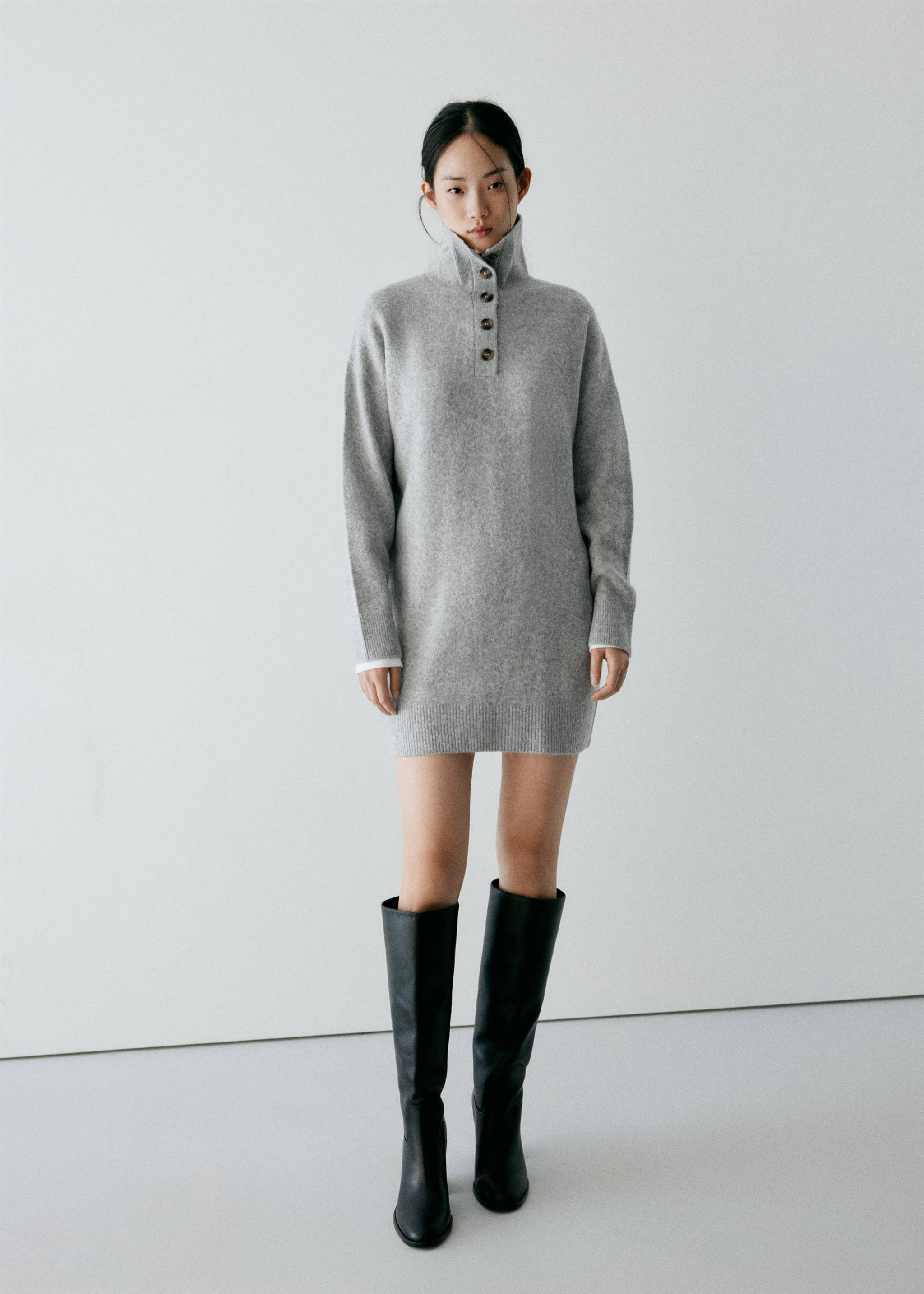 Short knitted dress - General plane