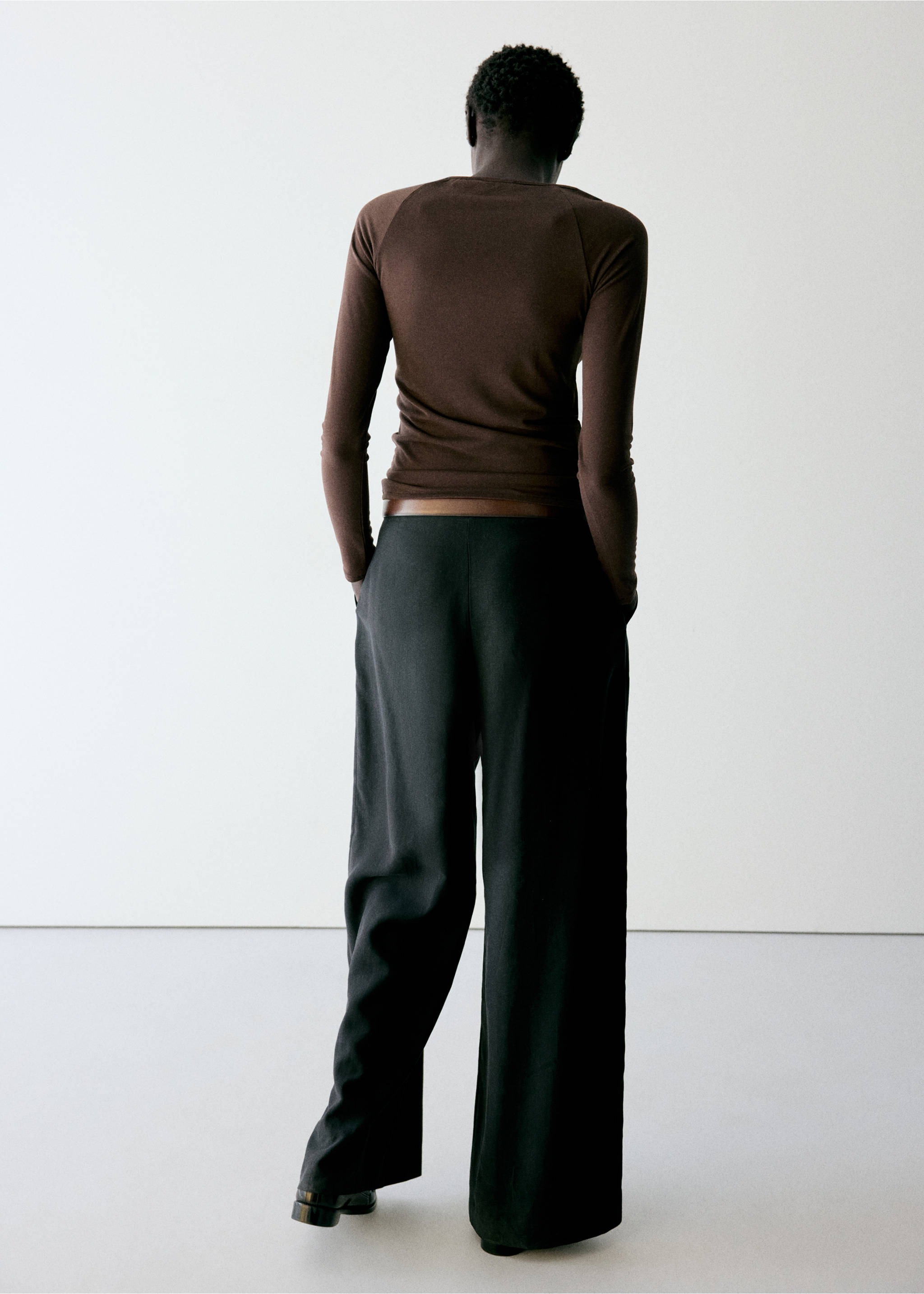 Back view of a dark brown long-sleeved t-shirt., Chocolate. Ref: 37097800-00.