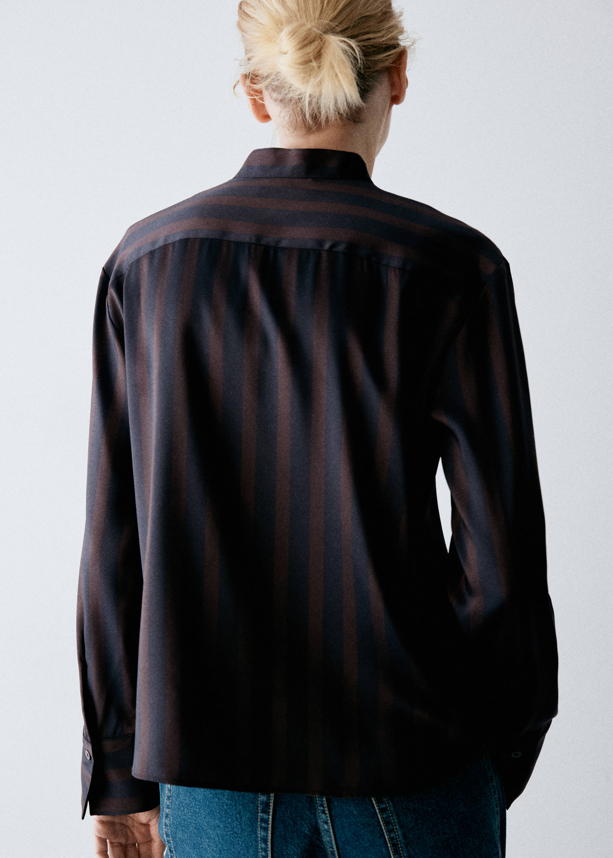 Striped blouse with frogging details - Reverse of the article