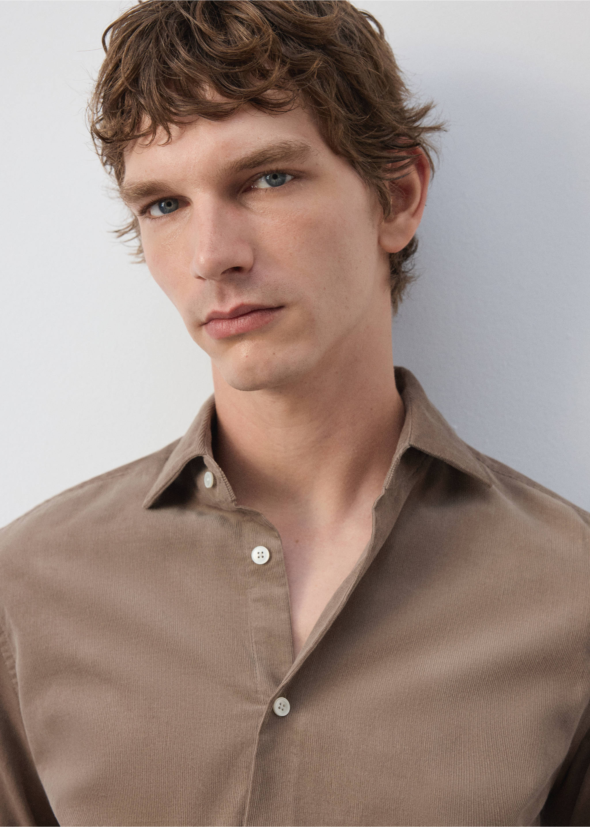 Close-up of a brown collared shirt on a model., Beige. Ref: 37097883-00.