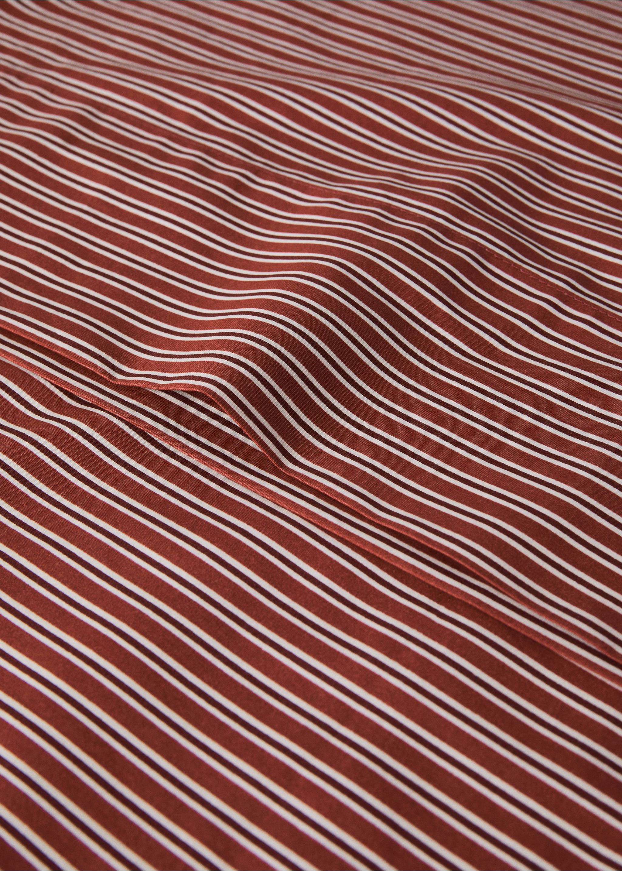 Rust-brown and white striped pillowcase in a close-up product view., Red. Ref: 37097887-00.