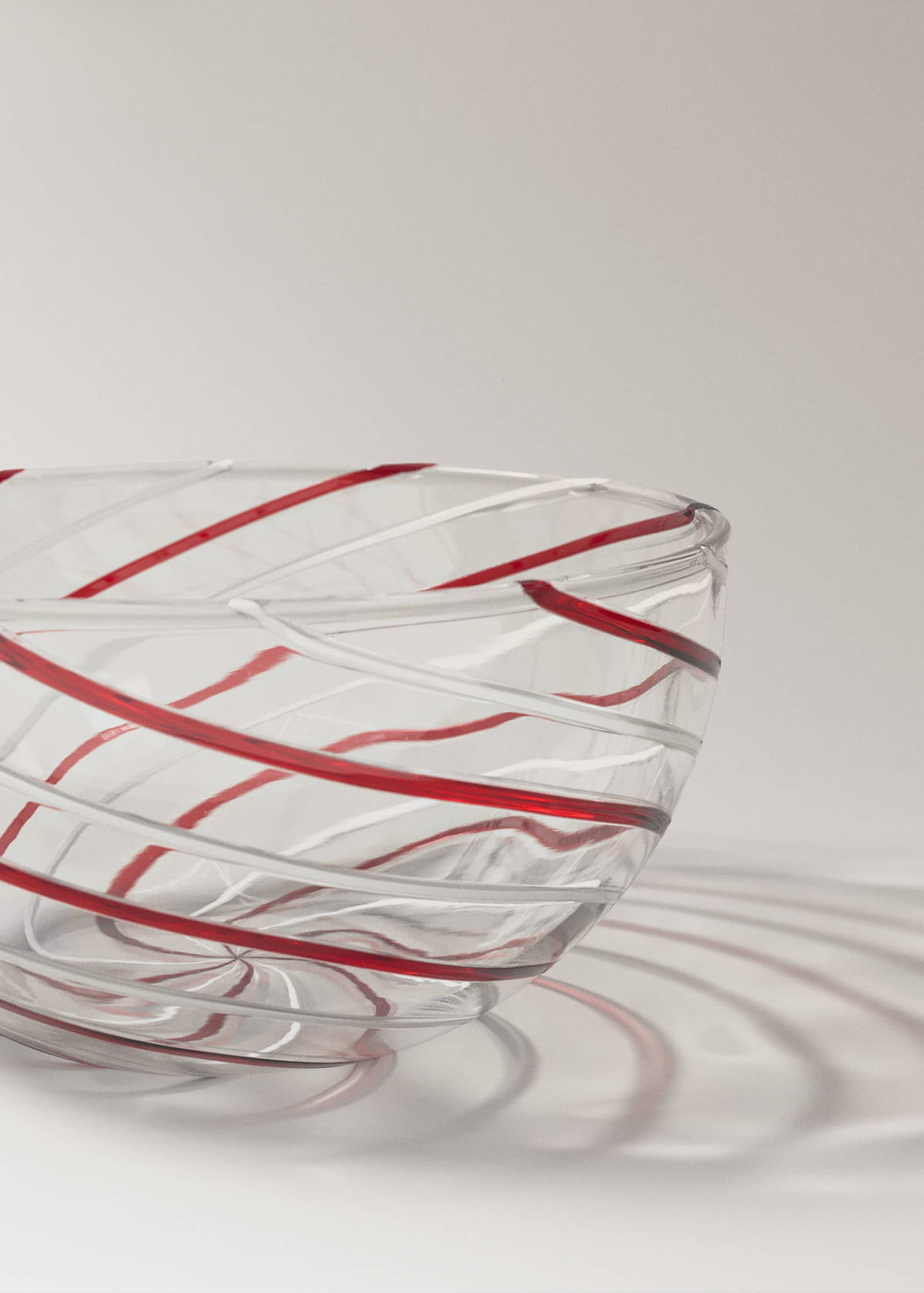 Striped glass bowl — Red