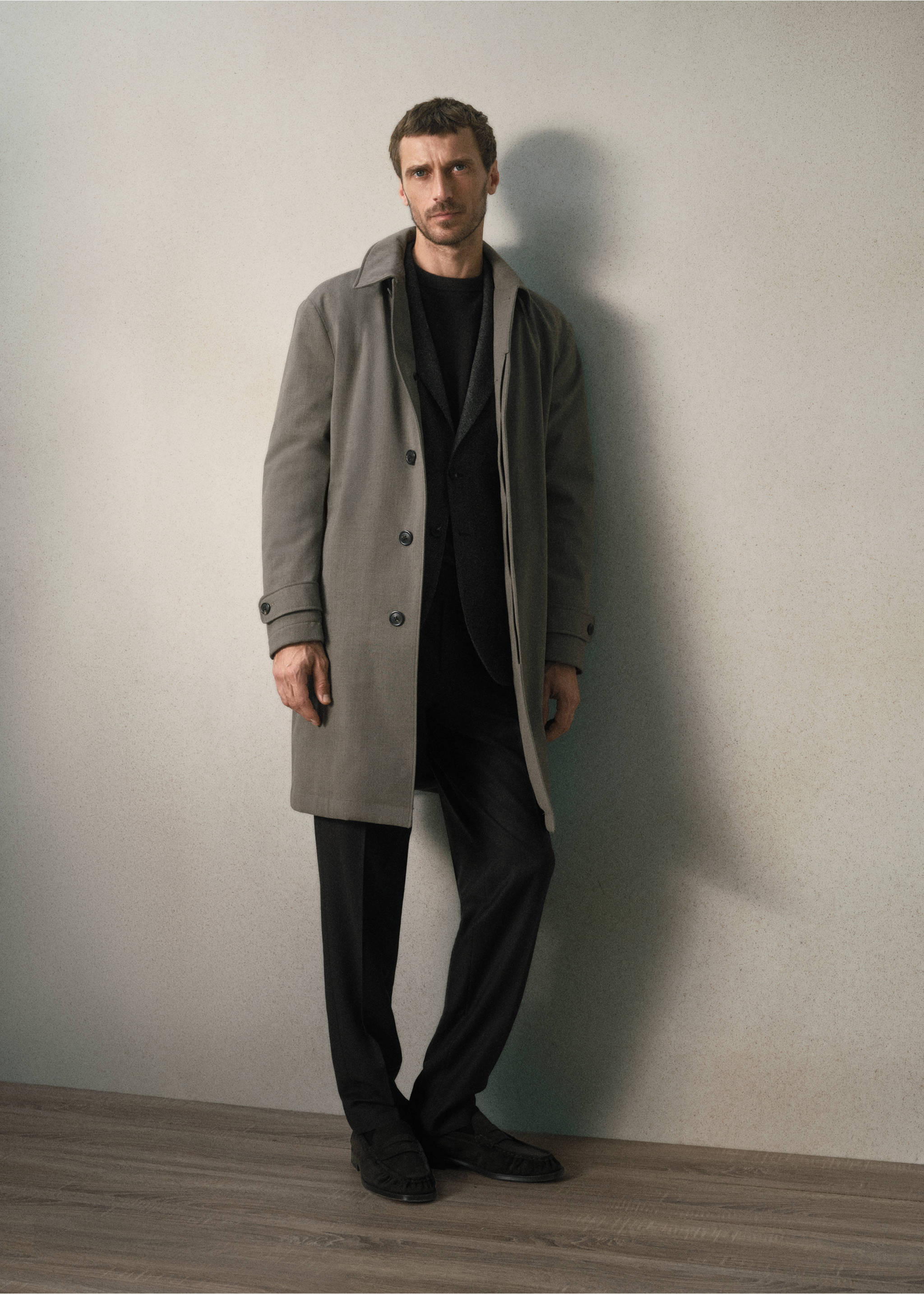 Temperaturregulierender, wasserabweisender Trenchcoat - Allgemeine Ansicht, Mittelbraun. Ref: 37097897-00.