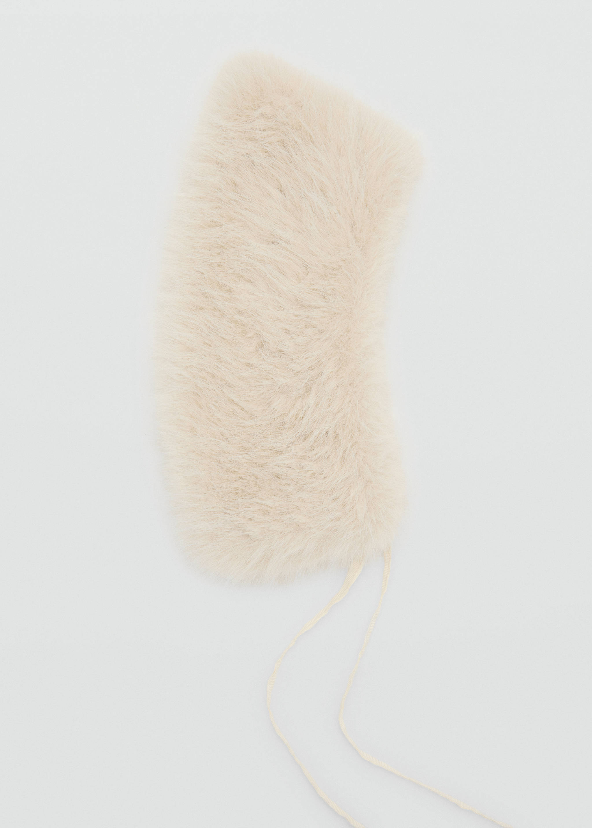 Cream faux-fur scarf with a soft texture and delicate ties.