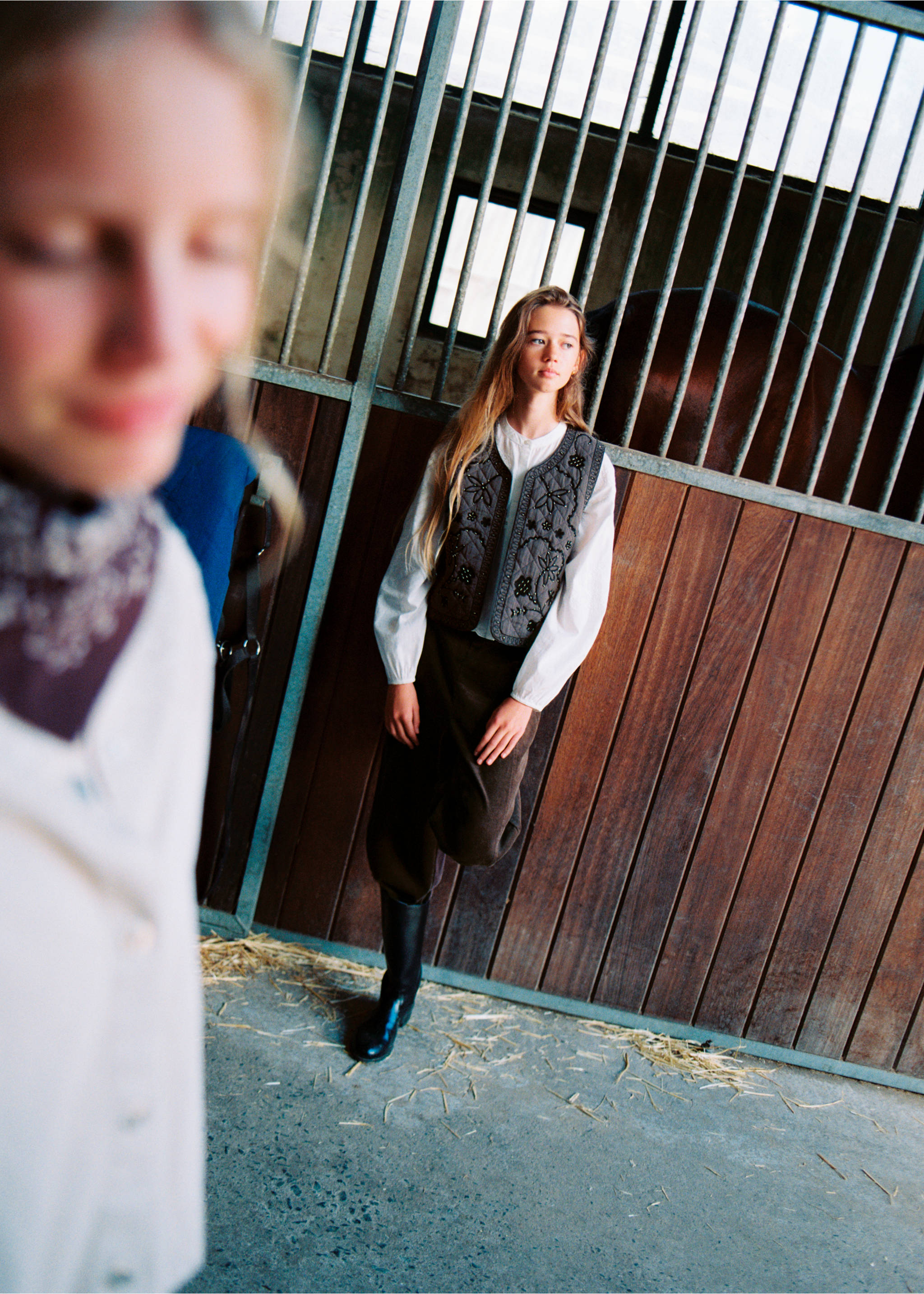 Embroidered detail gilet - Details of the article 5, Grey. Ref: 37097926-00.