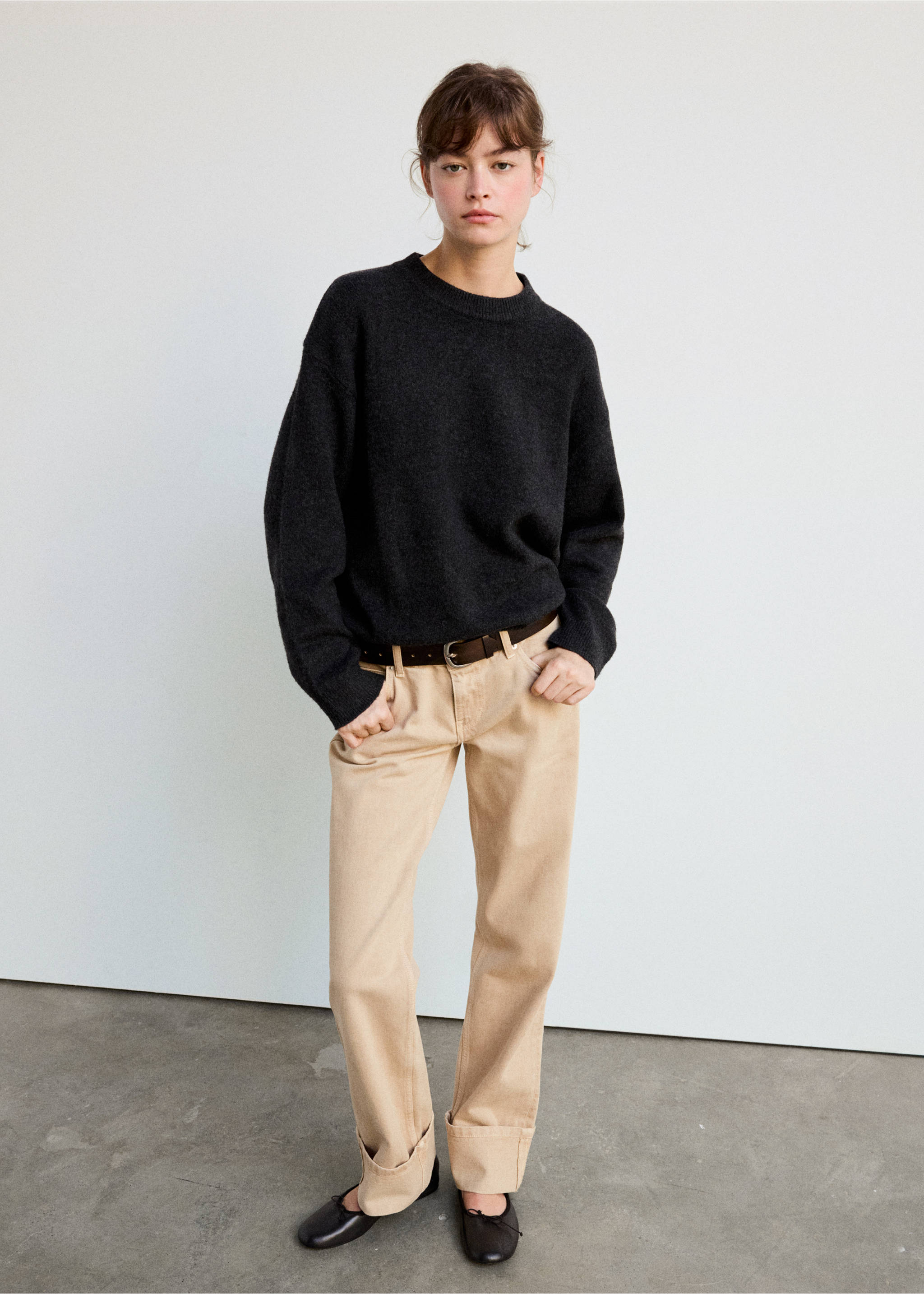 Straight low-waist jeans - Details of the article 2, Sand. Ref: 37097943-00.