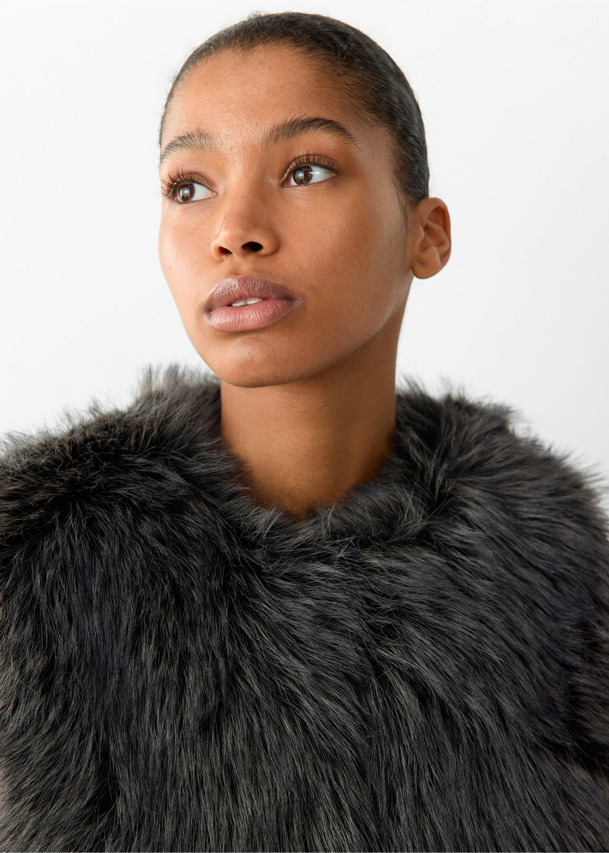 Dark grey faux-fur vest with a rounded neckline., Black. Ref: 37098261-00.