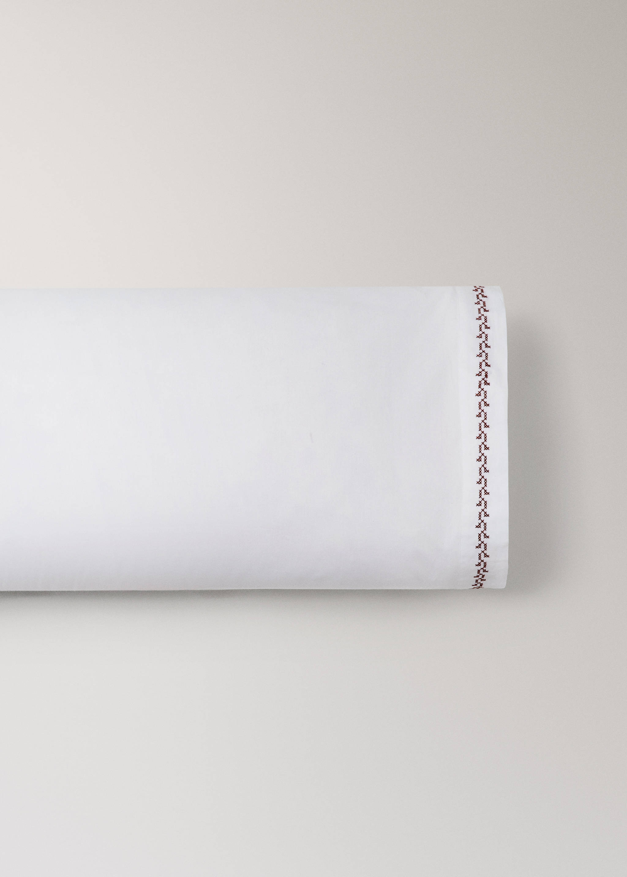 Örngott i bomull med broderad detalj 45x110 cm - Artikel utan modell