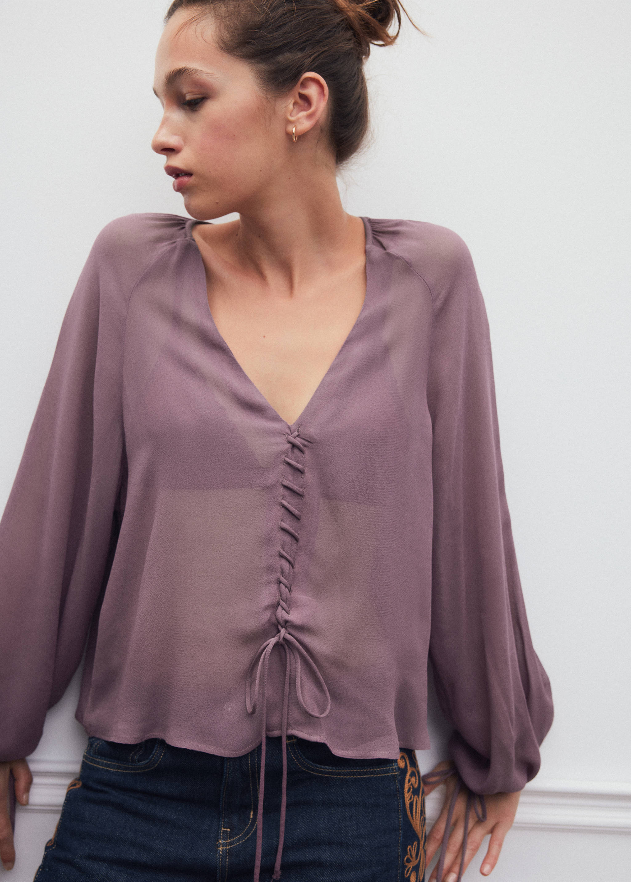 Mauve V-neck shirt with balloon sleeves and a front drawstring.
