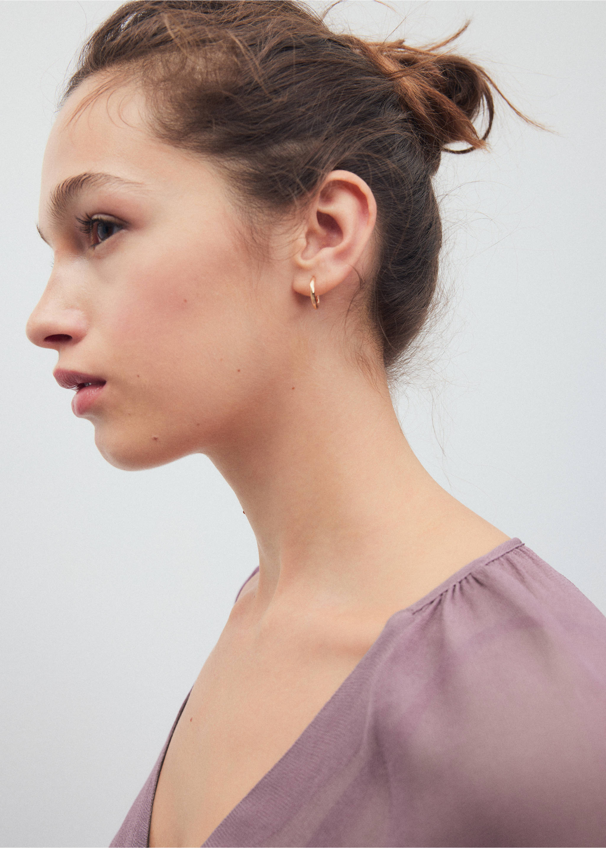 Close-up of a purple V-neck shirt worn by a model., Pink. Ref: 37098272-00.
