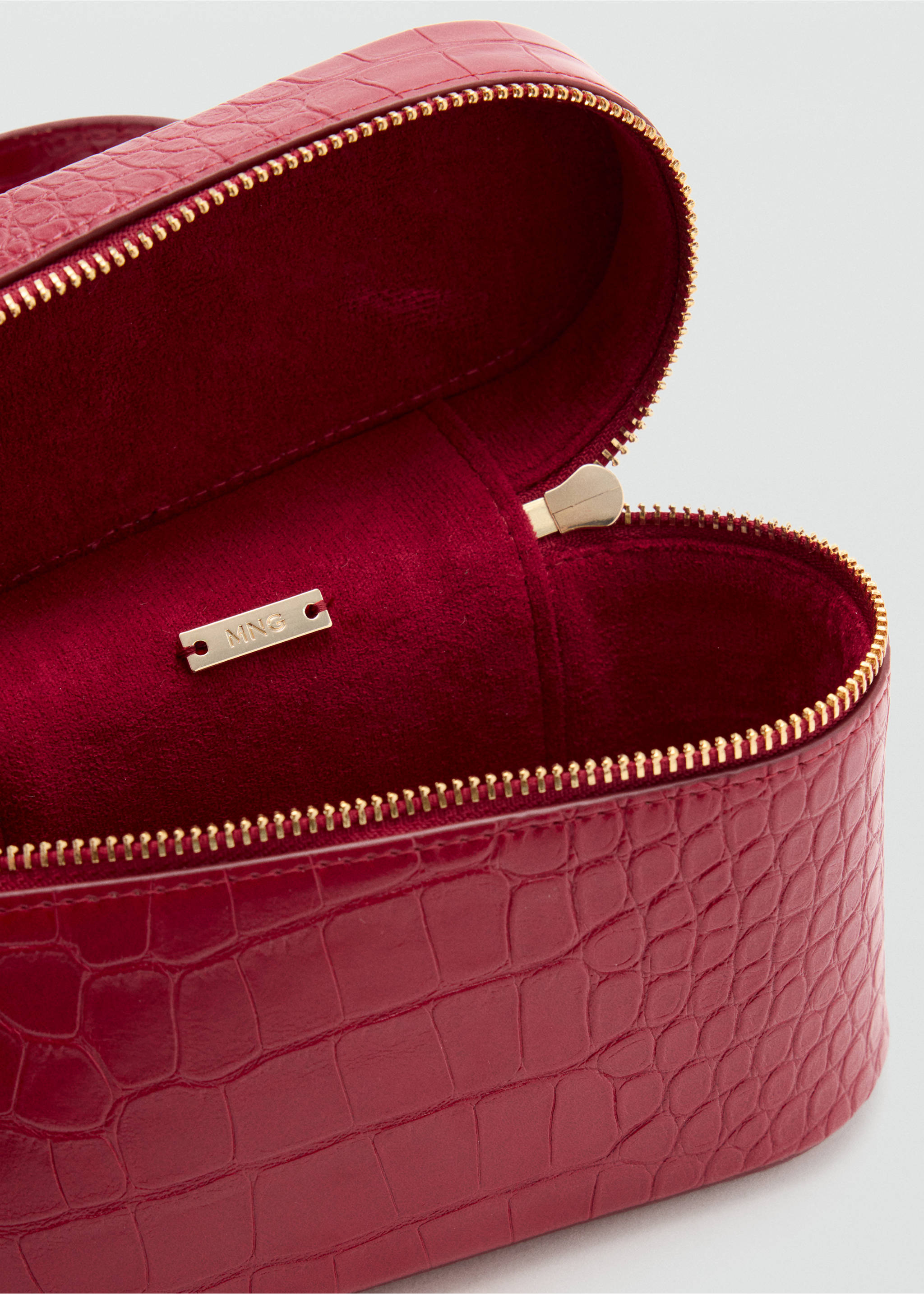 Croco-effect vanity bag - Details of the article 2, Red. Ref: 37098274-00.