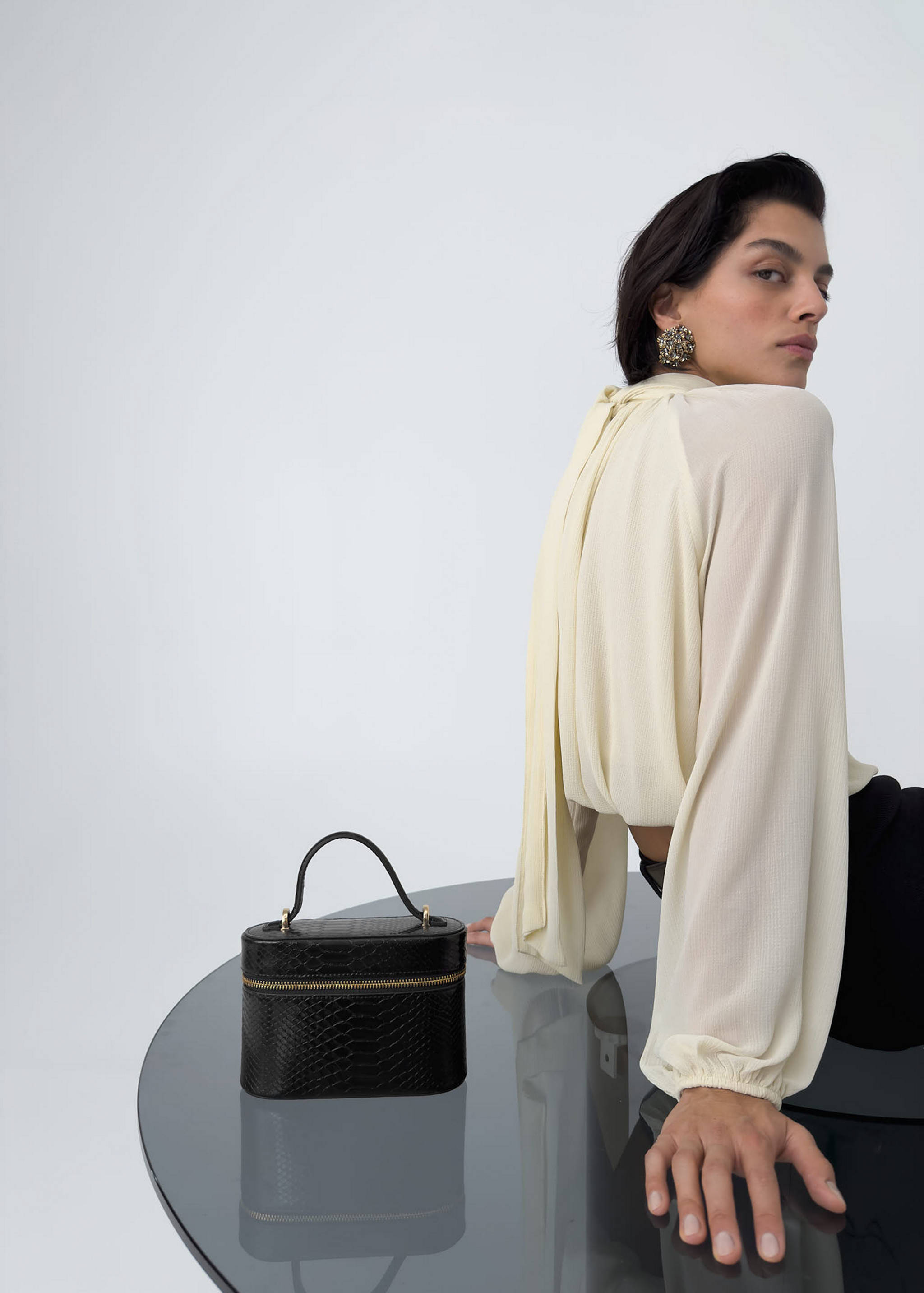 Crocodile-effect vanity bag - Details of the article 9