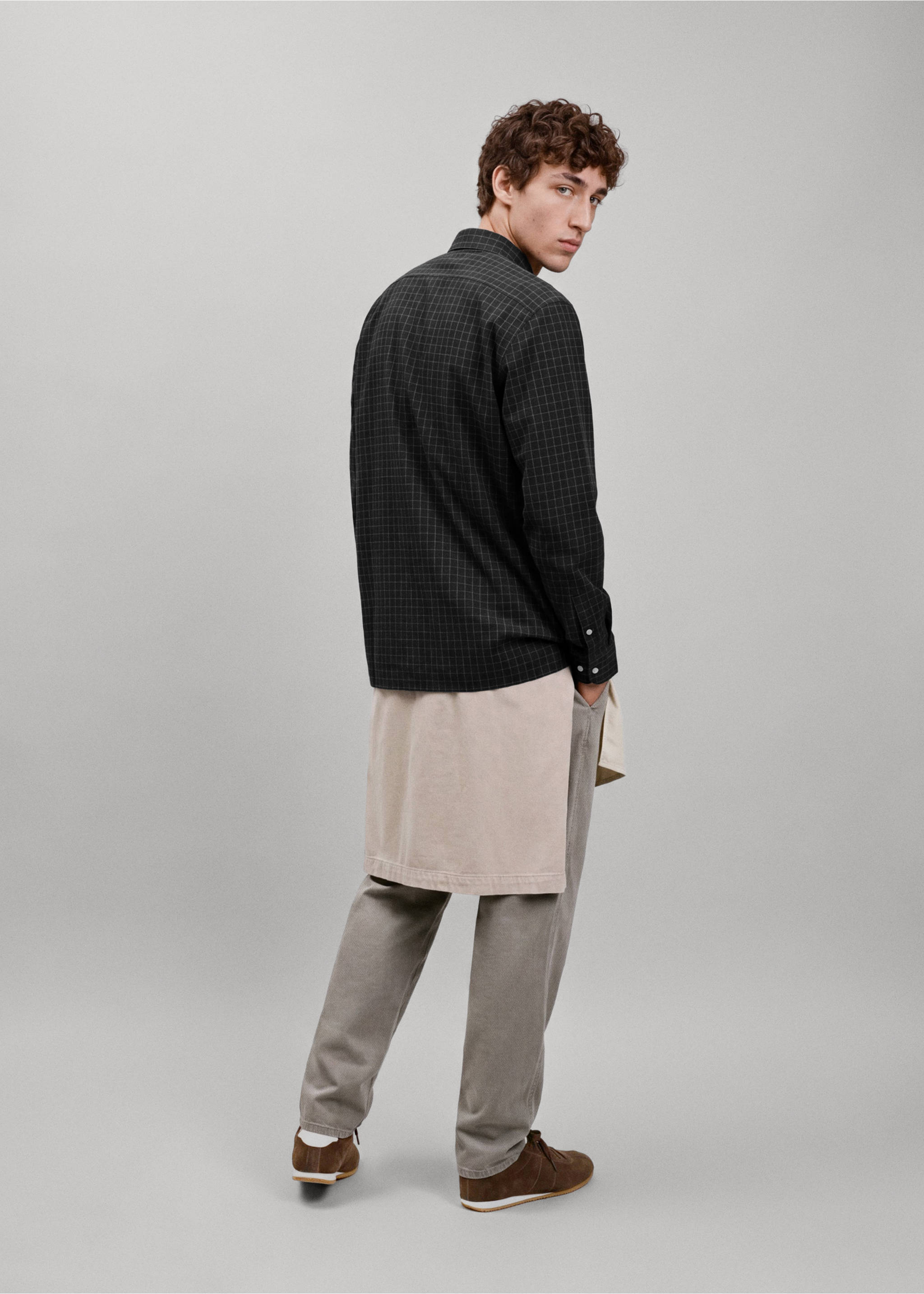Chemise regular-fit carreaux - Verso de l’article, Noir. Ref: 37098284-00.