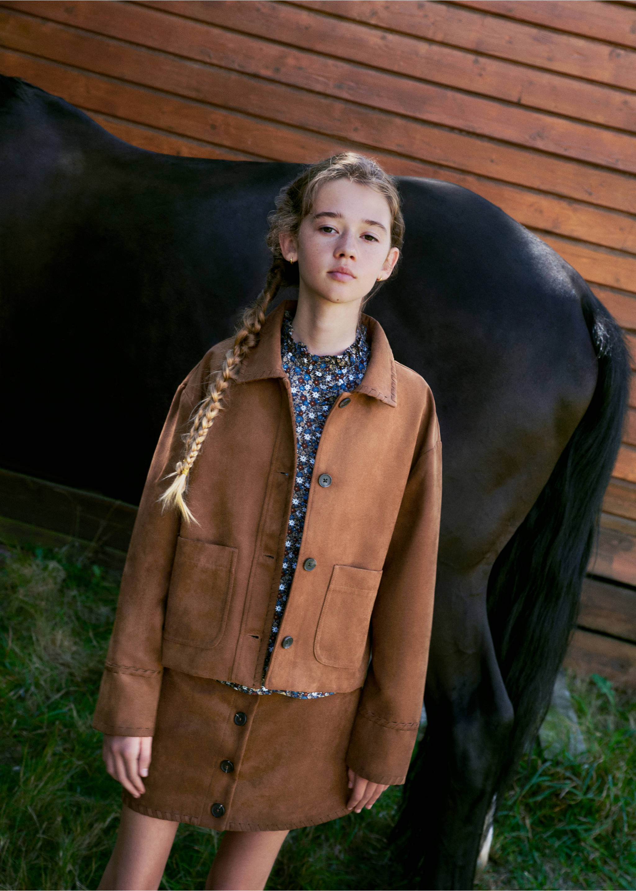 Brown faux-suede skirt with front buttons, worn with a matching jacket., Brown. Ref: 37098635-00.