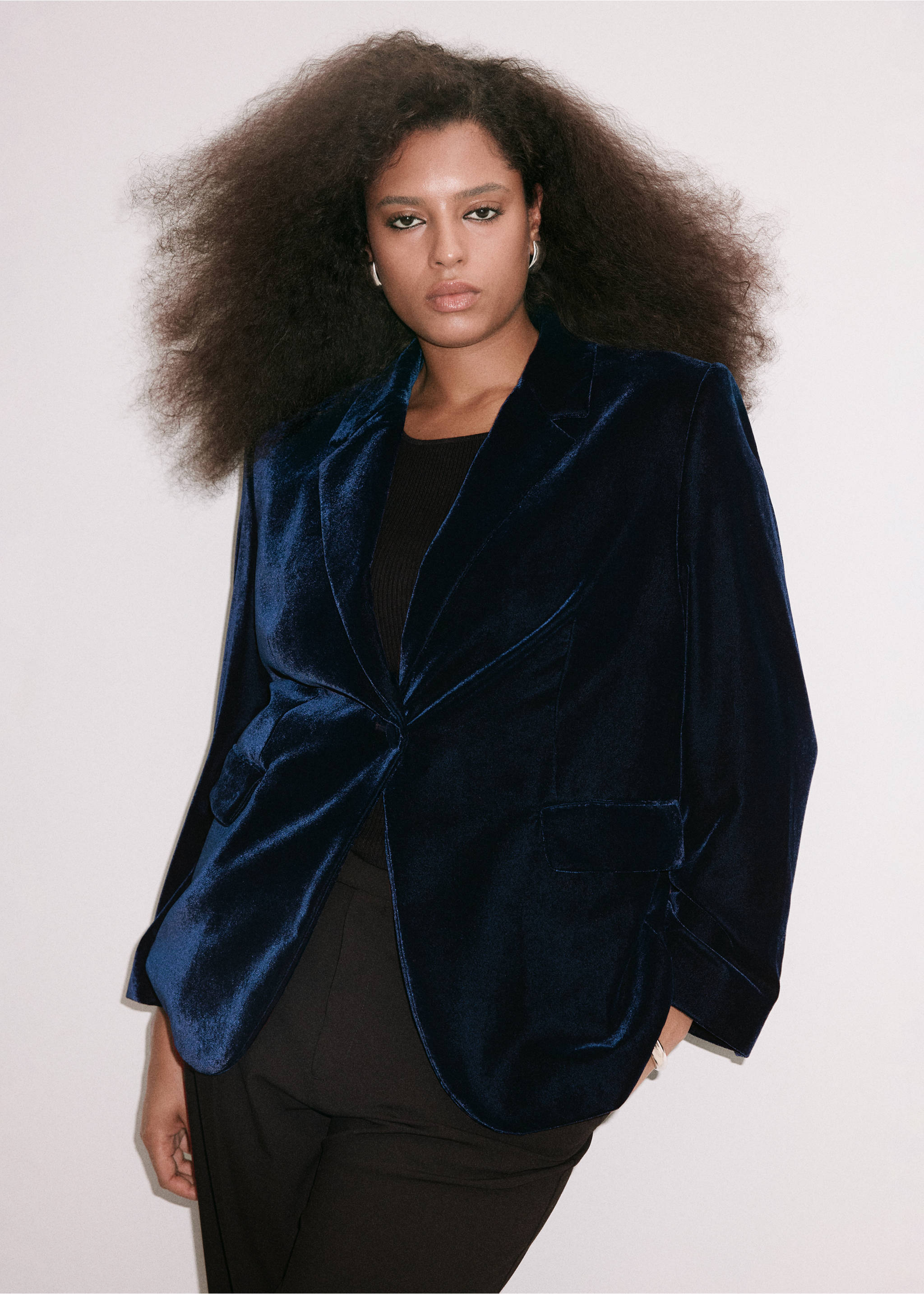 Velvet suit jacket - Details of the article 6, Navy. Ref: 37099114-00.