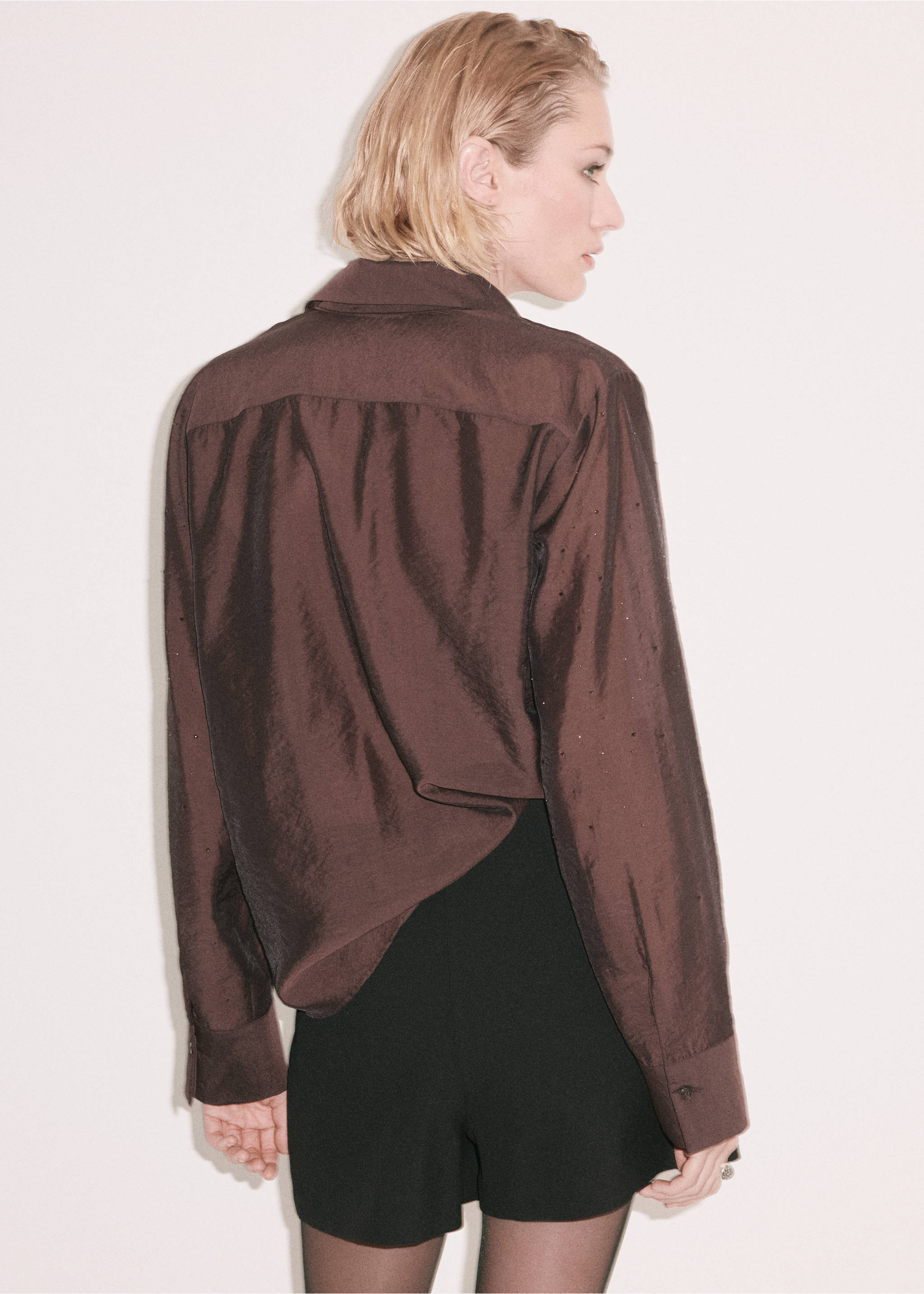 Brown long-sleeved shirt with a classic collar, shown from the back., Brown. Ref: 37099118-00.