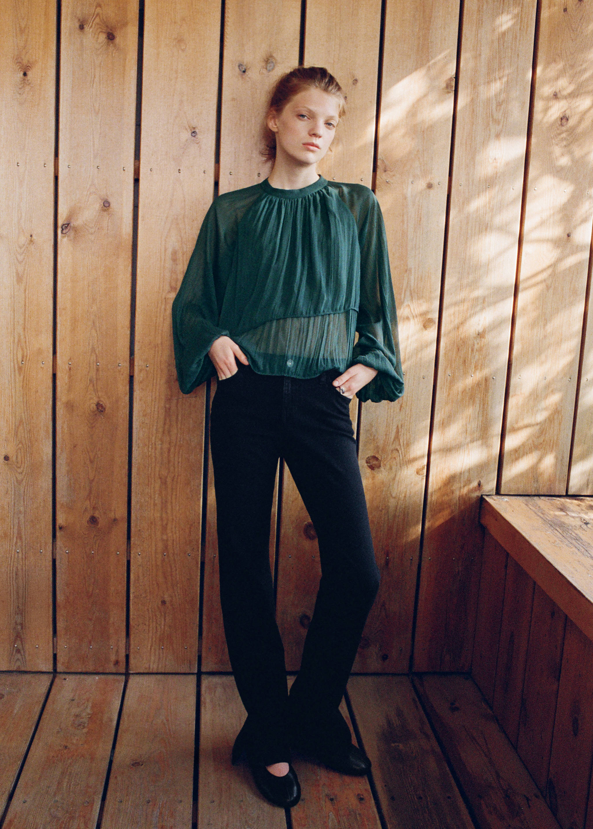Straight-leg jeans with openings - General plane