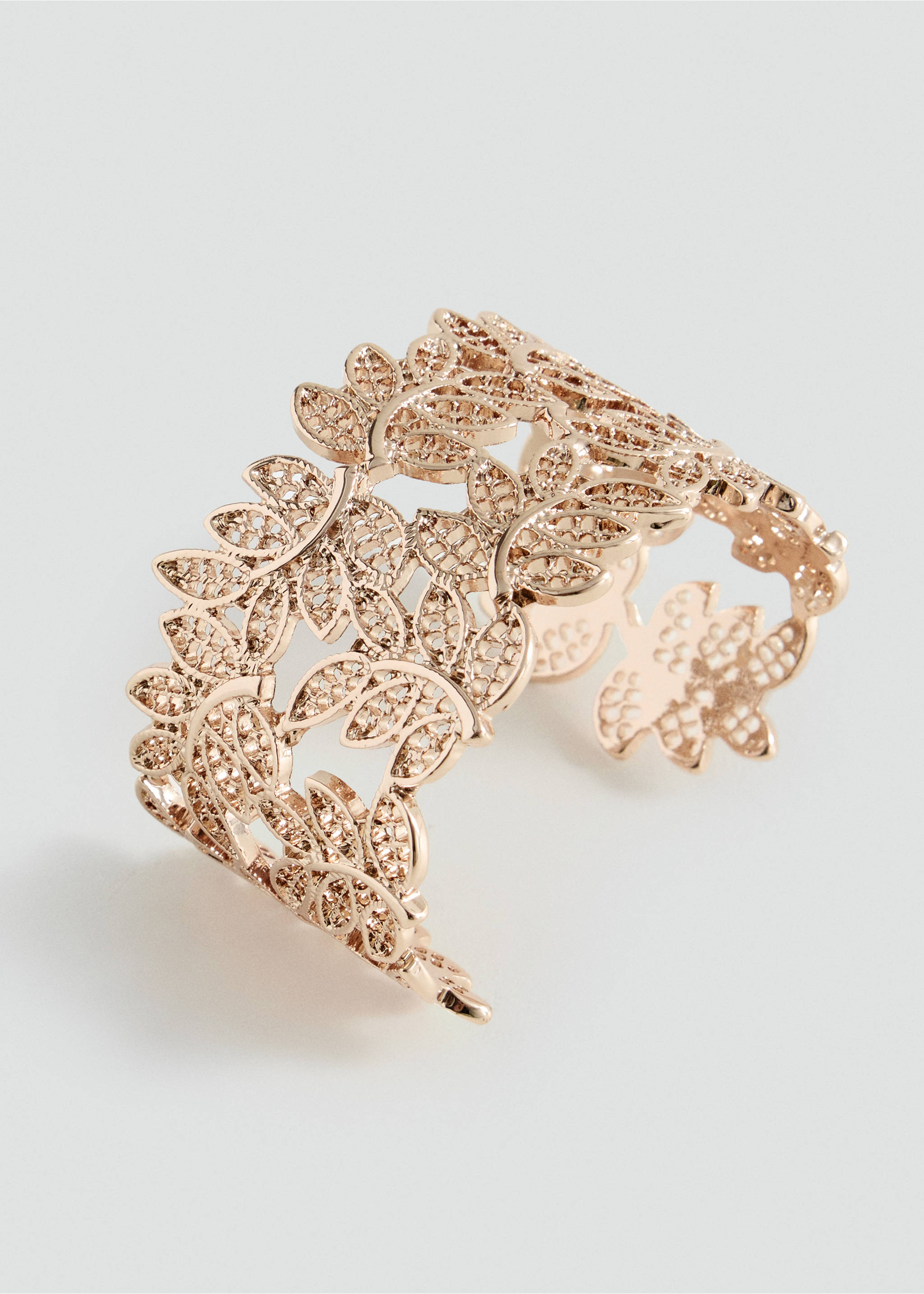 Rose-gold openwork leaf cuff bracelet in a three-quarter view., Gold. Ref: 37099133-00.