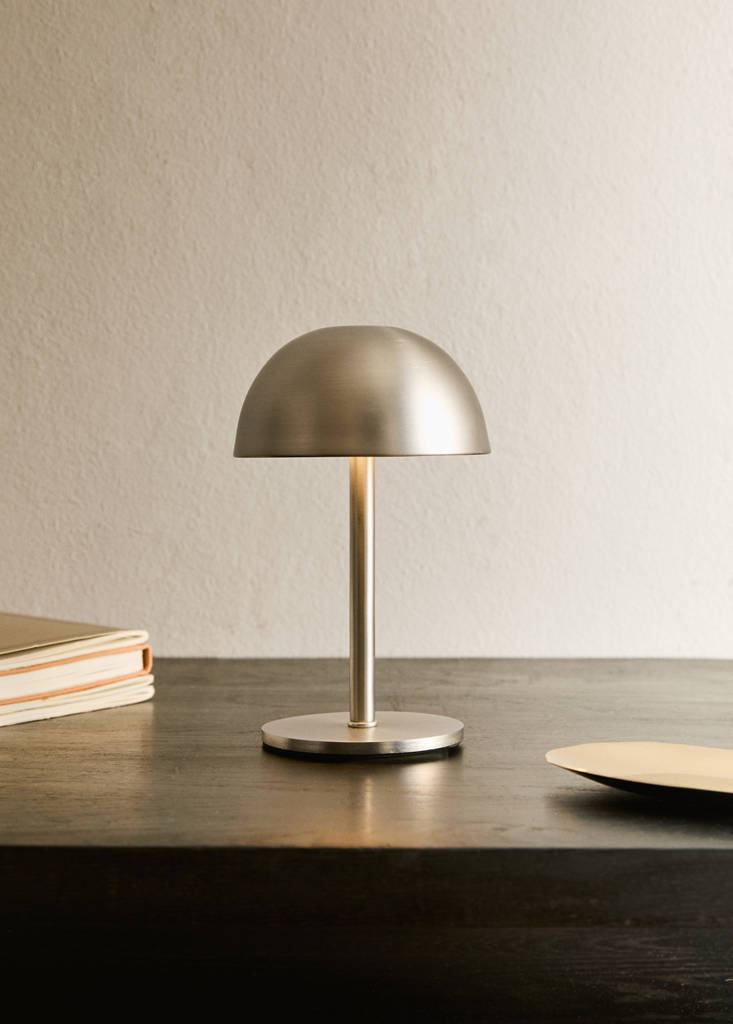 Tactile metal table lamp — Silver