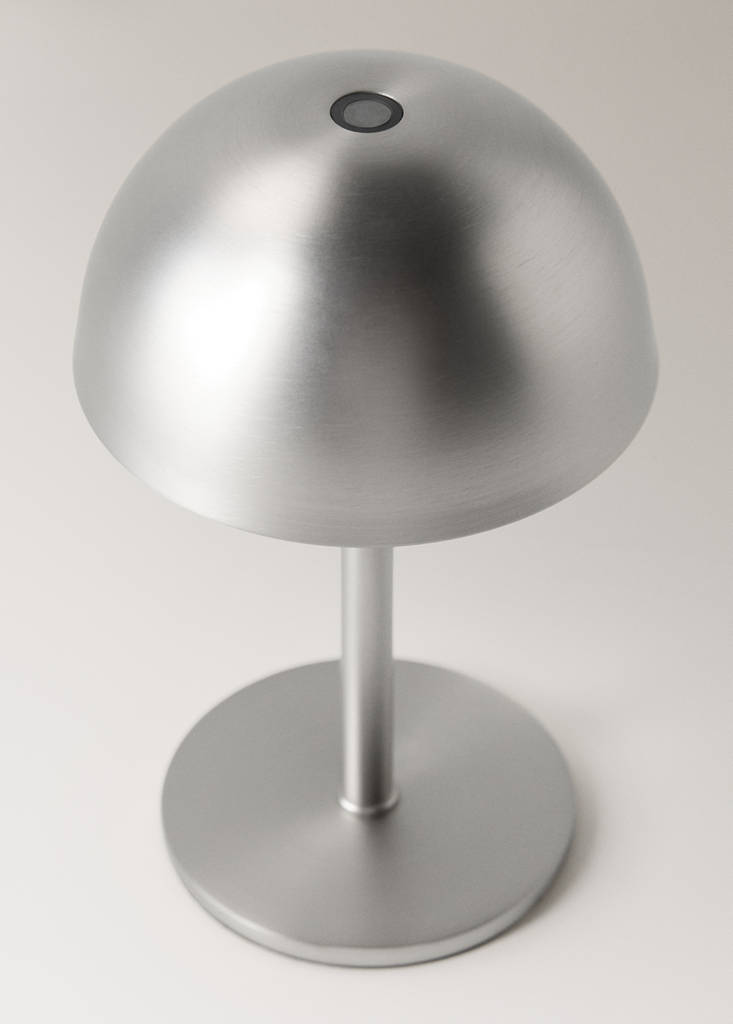 Tactile metal table lamp — Silver