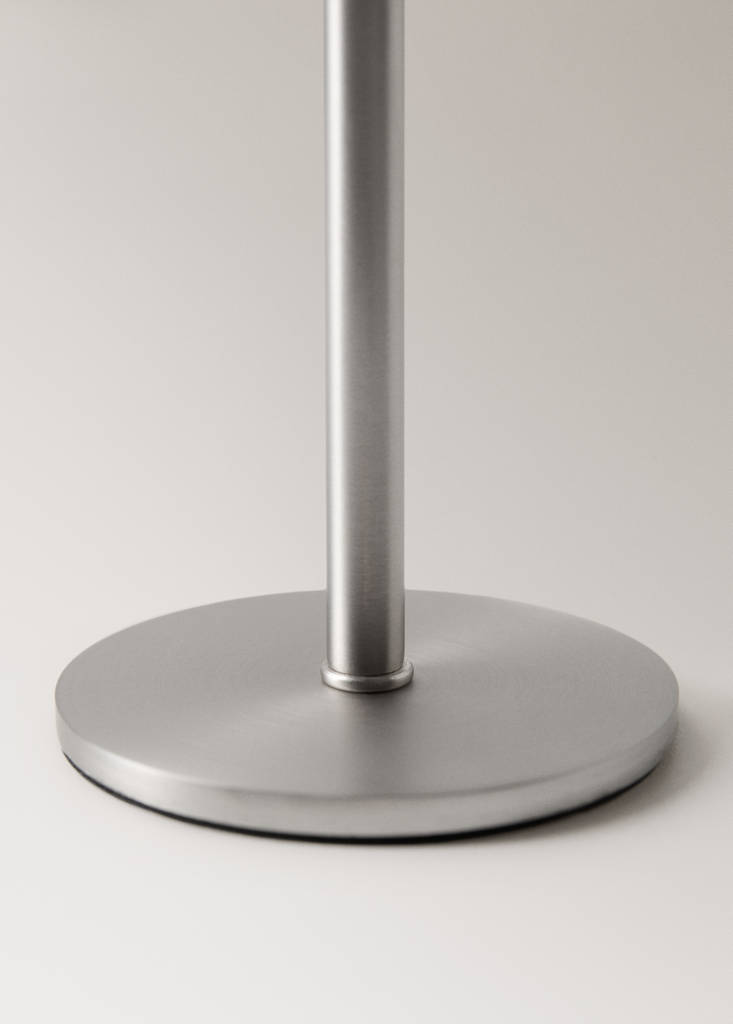 Tactile metal table lamp — Silver