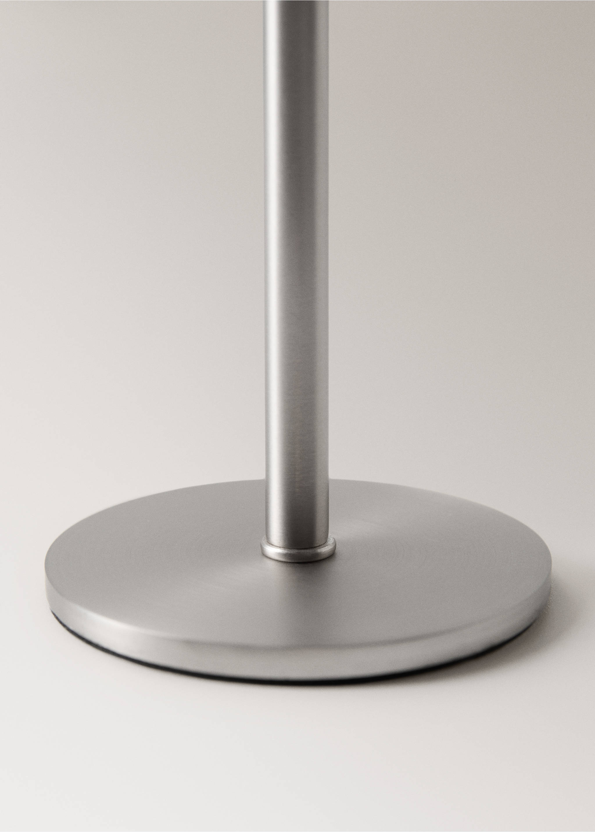 Lampe de table tactile en métal - Détail de l'article 2, Argent. Ref: 37099403-00.