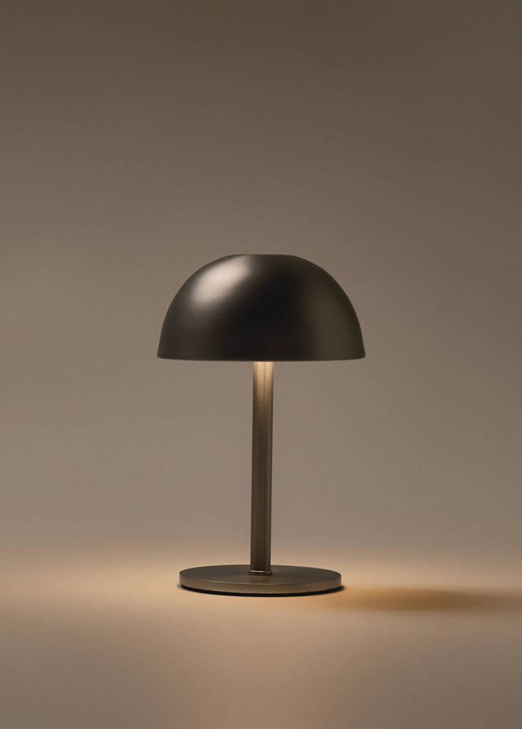 Tactile metal table lamp — Silver