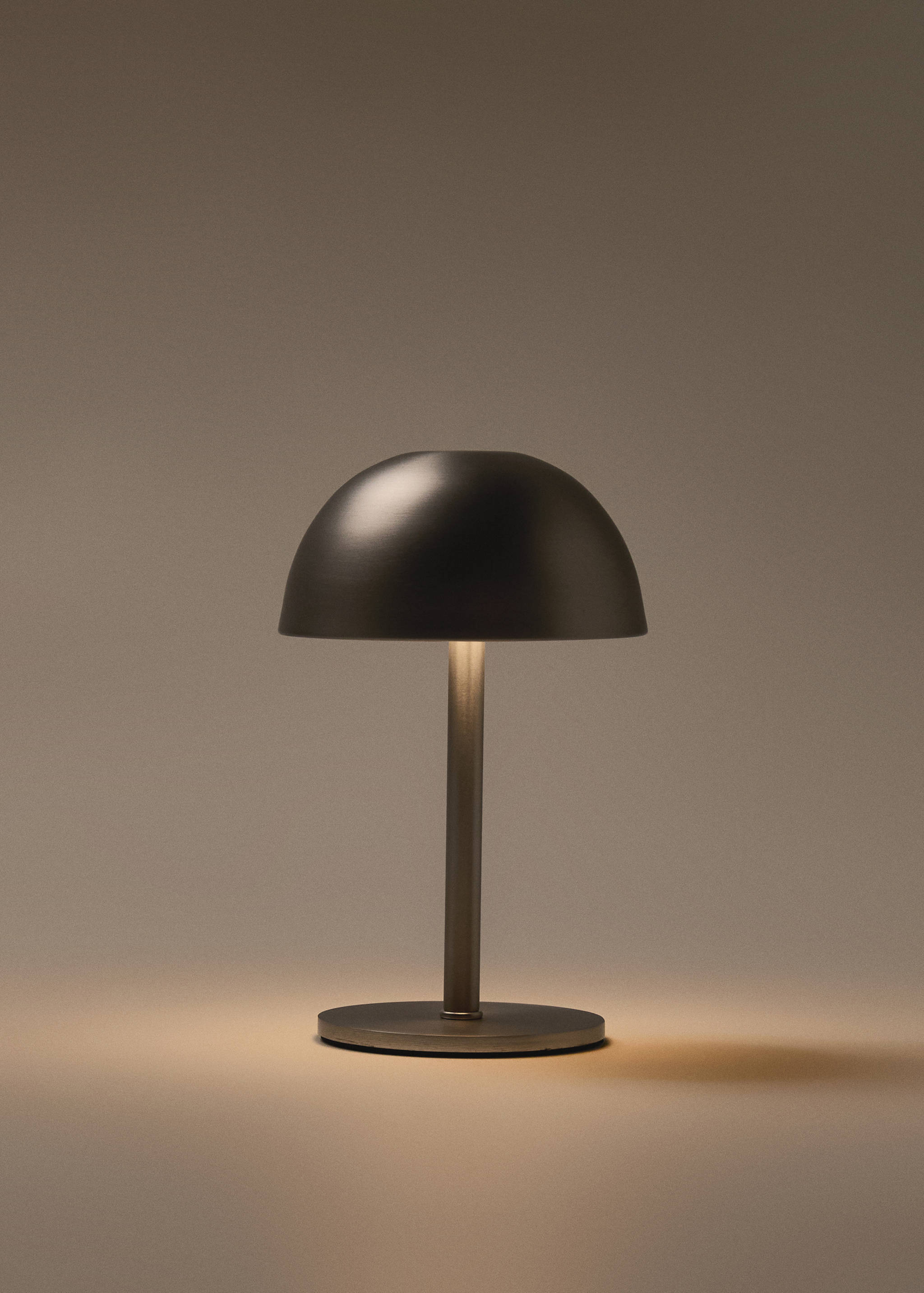 Lampe de table tactile en métal - Détail de l'article 4
