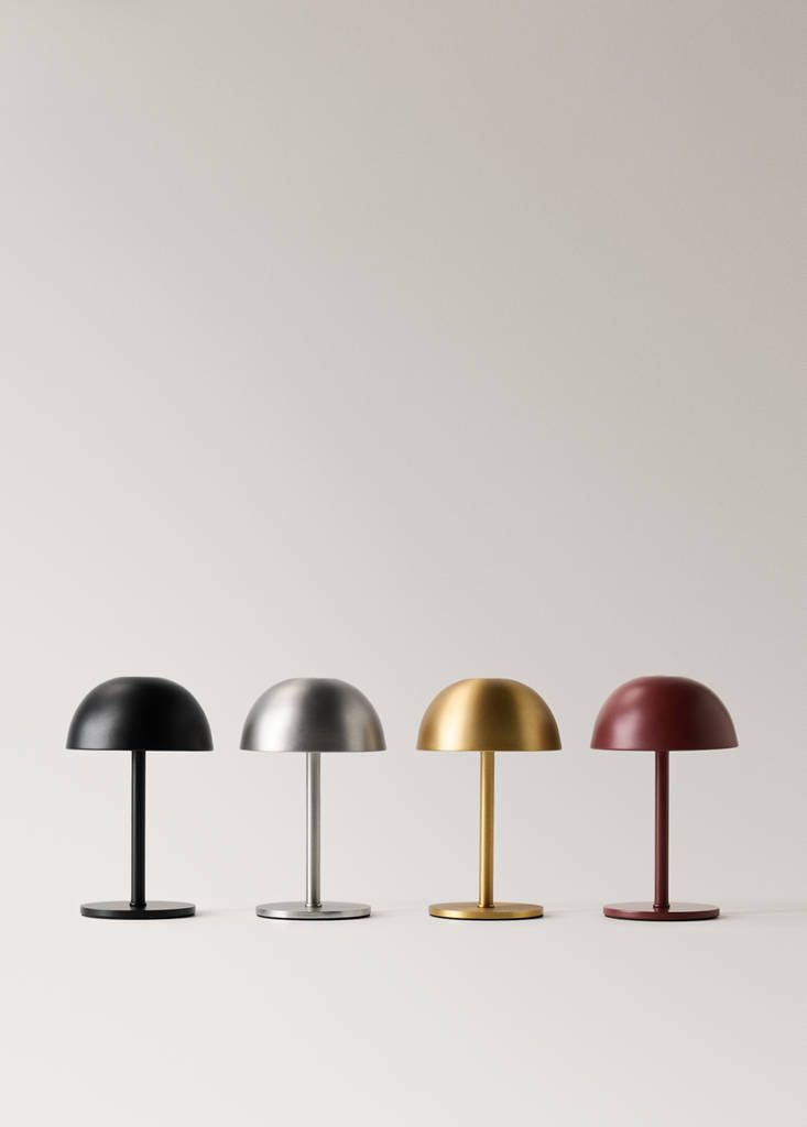 Tactile metal table lamp — Silver