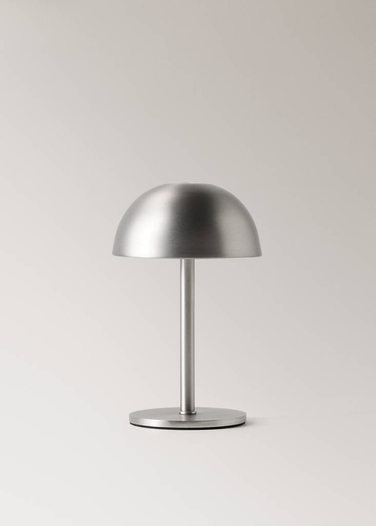 Tactile metal table lamp — Silver
