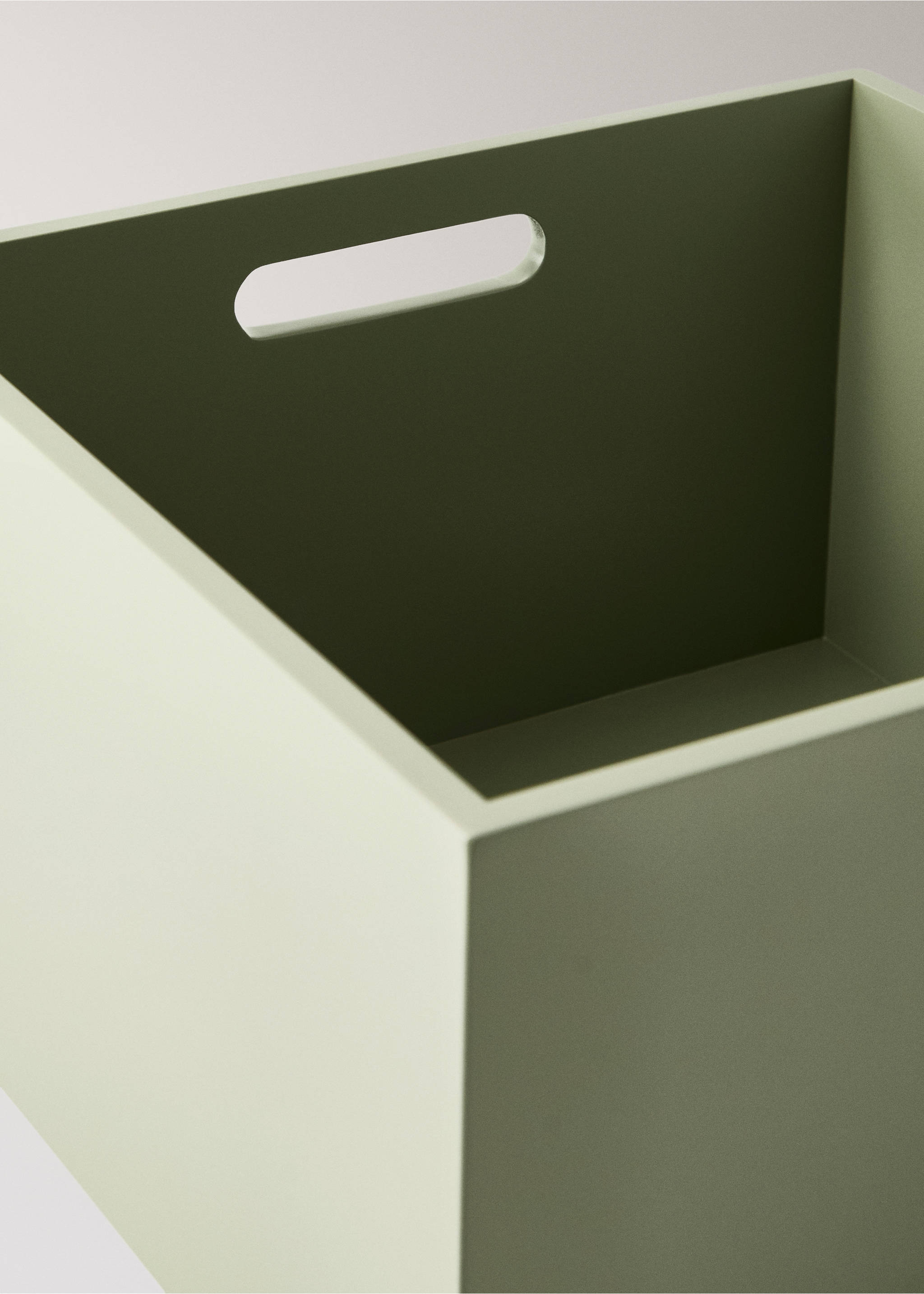 Large coloured children’s box - Details of the article 2, Pastel Green. Ref: 37104805-00.