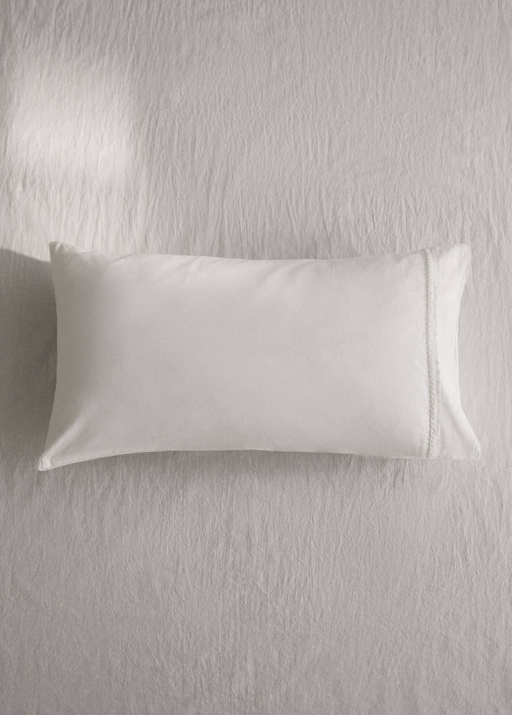 Washed cotton children’s pillowcase with lace ruffle 30x50 cm — White